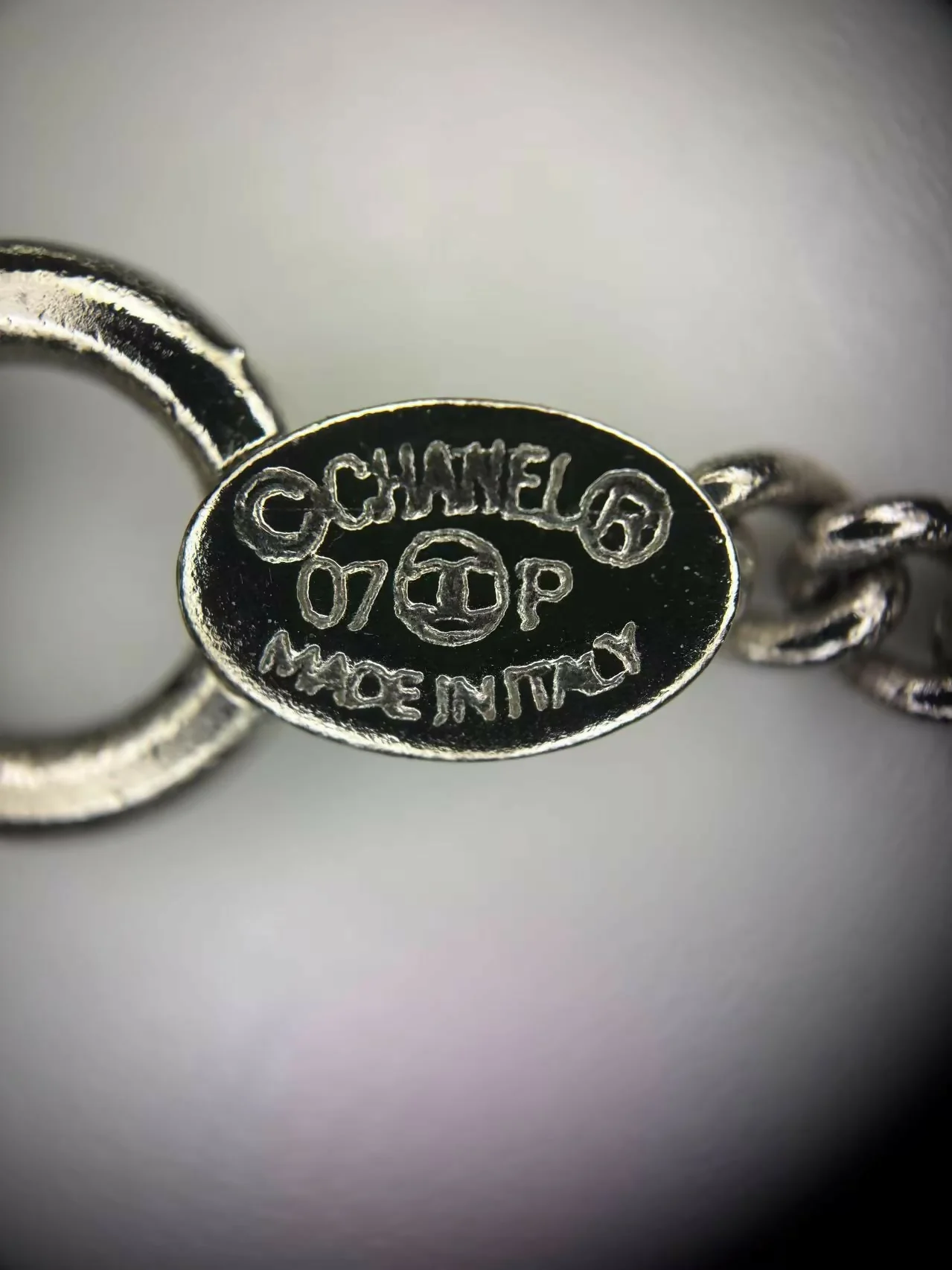 Chanel Vintage 07P Metal CC Logo Silver & Black -Tone Padlock and Key Necklace - Image 9