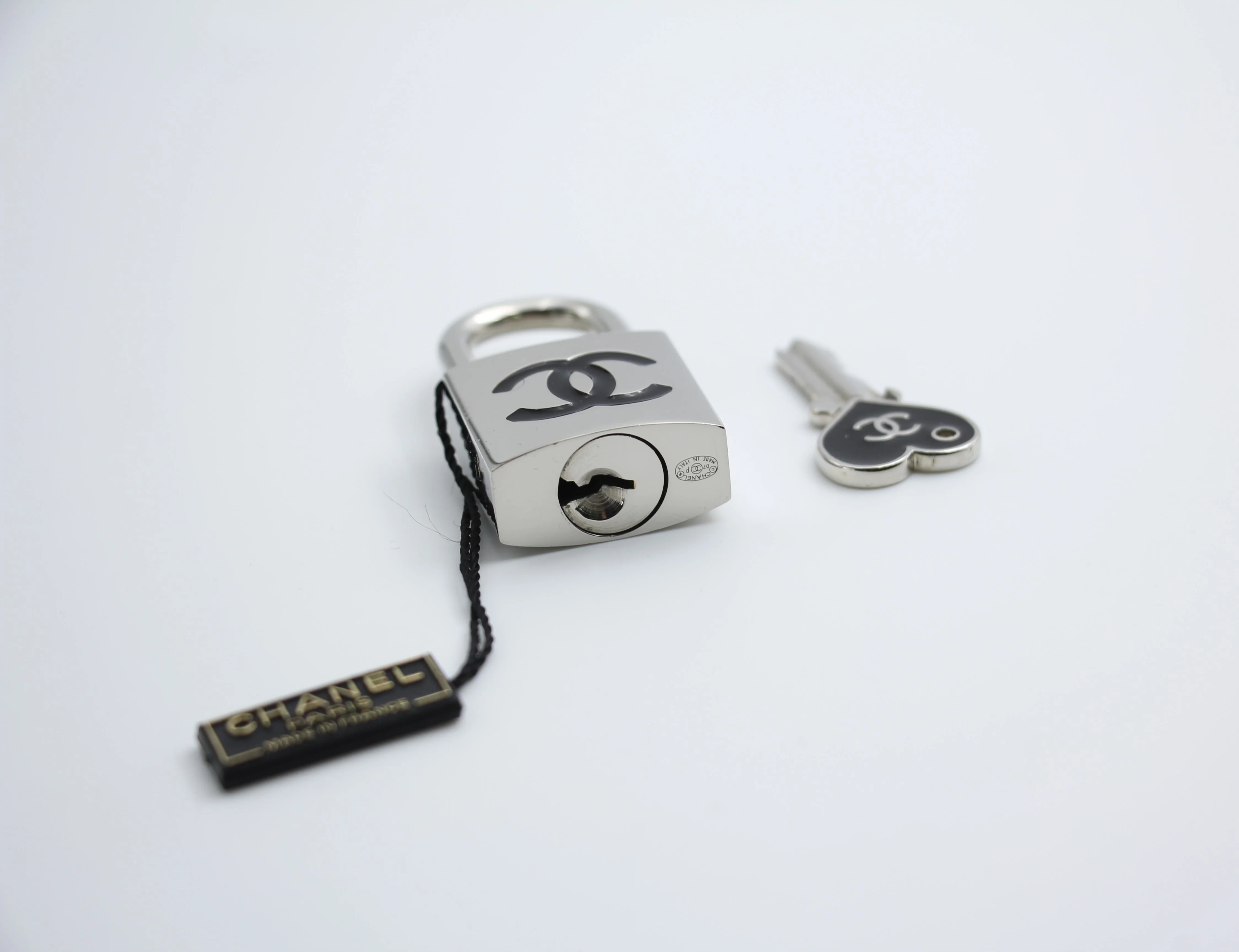 Chanel Vintage 07P Metal Heart-Shaped Key - Image 3