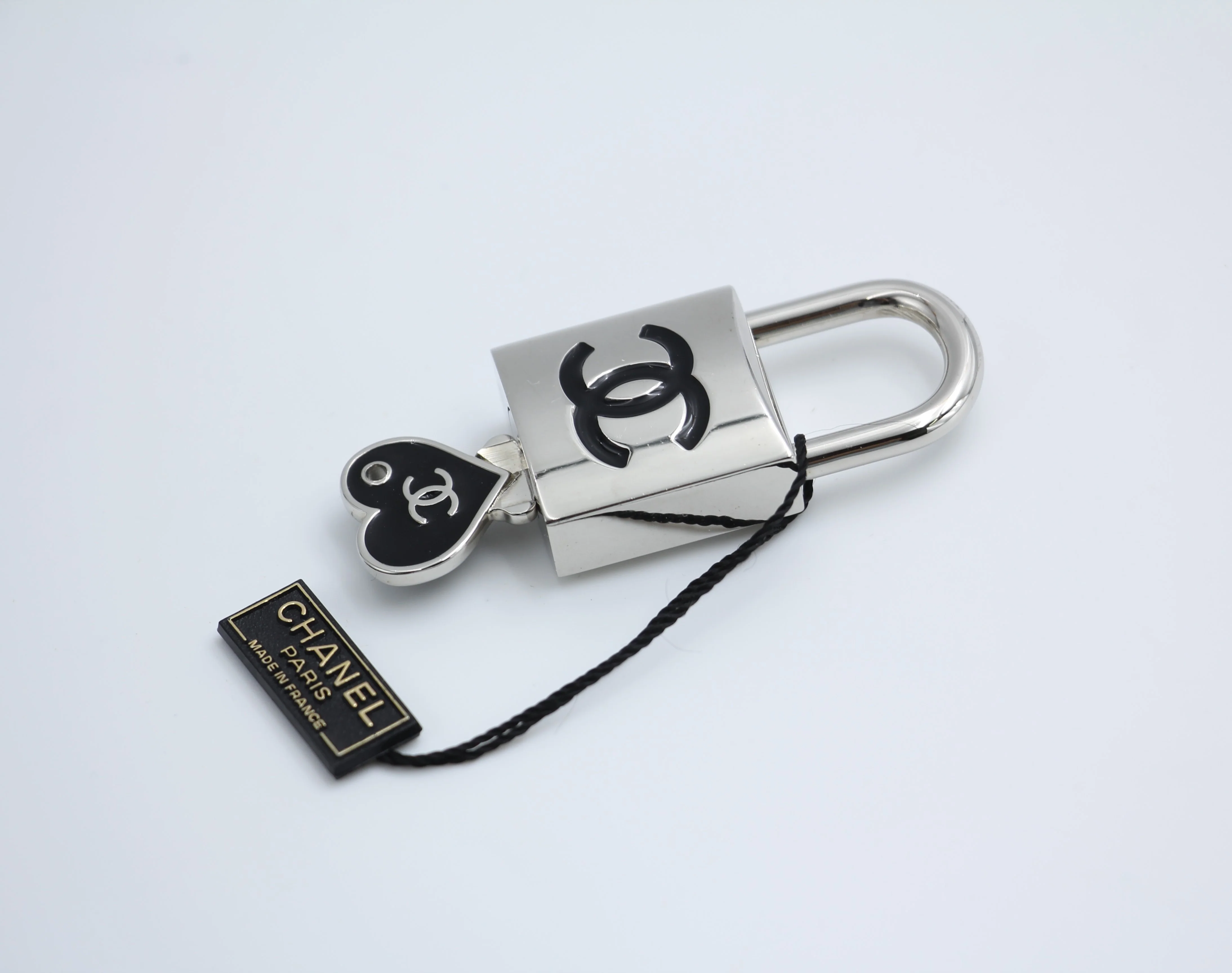 Chanel Vintage 07P Metal Heart-Shaped Key - Image 4