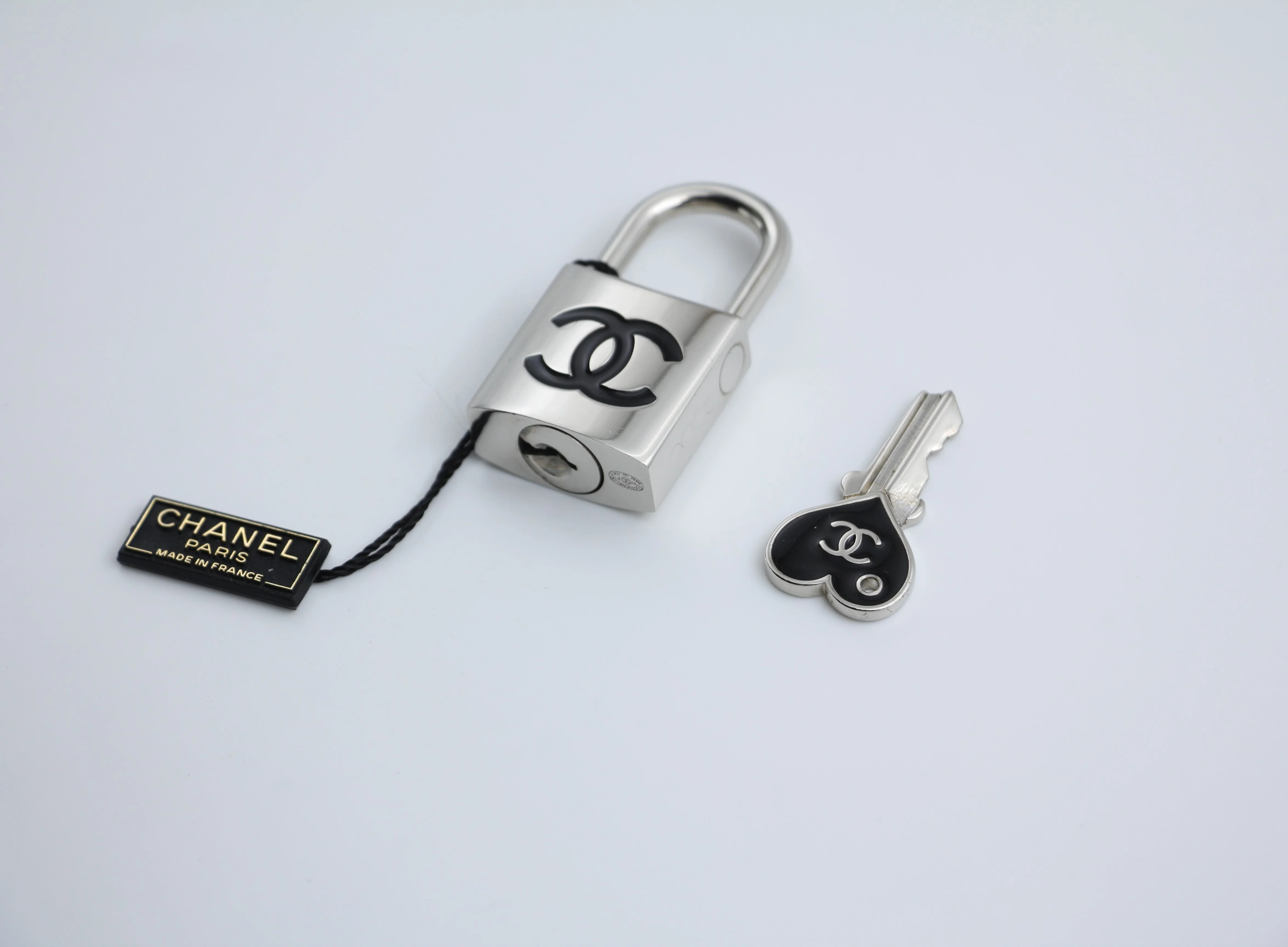 Chanel Vintage 07P Metal Heart-Shaped Key - Image 5
