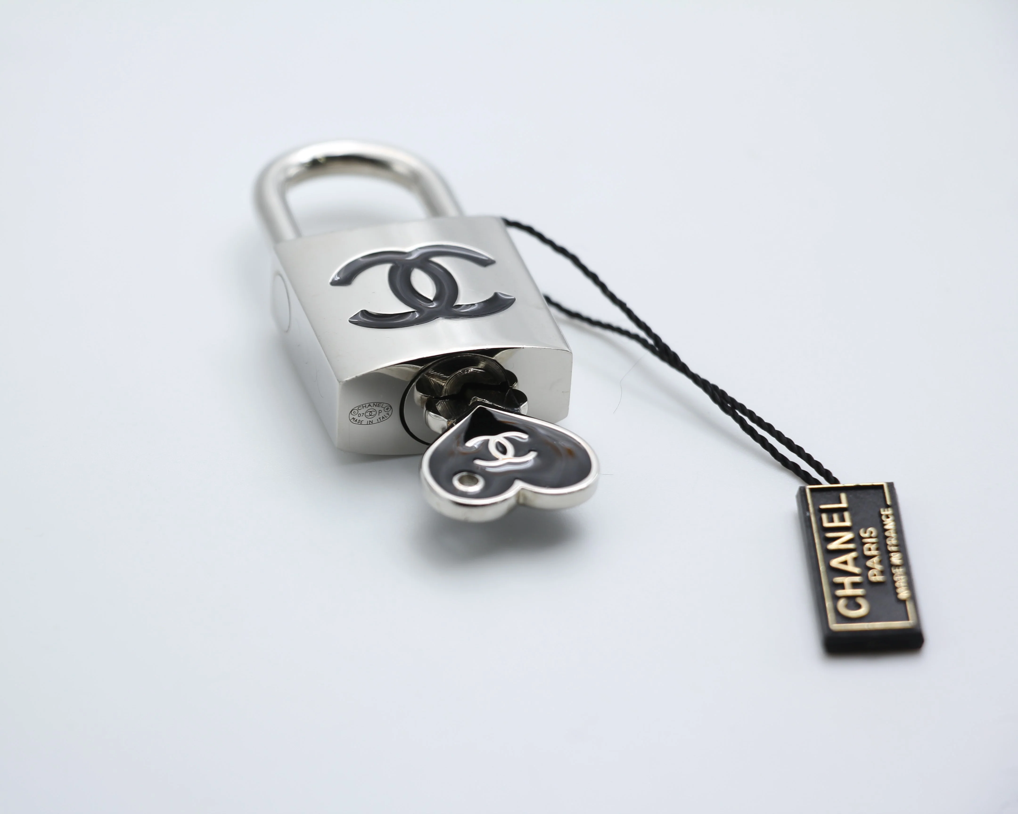 Chanel Vintage 07P Metal Heart-Shaped Key - Image 7
