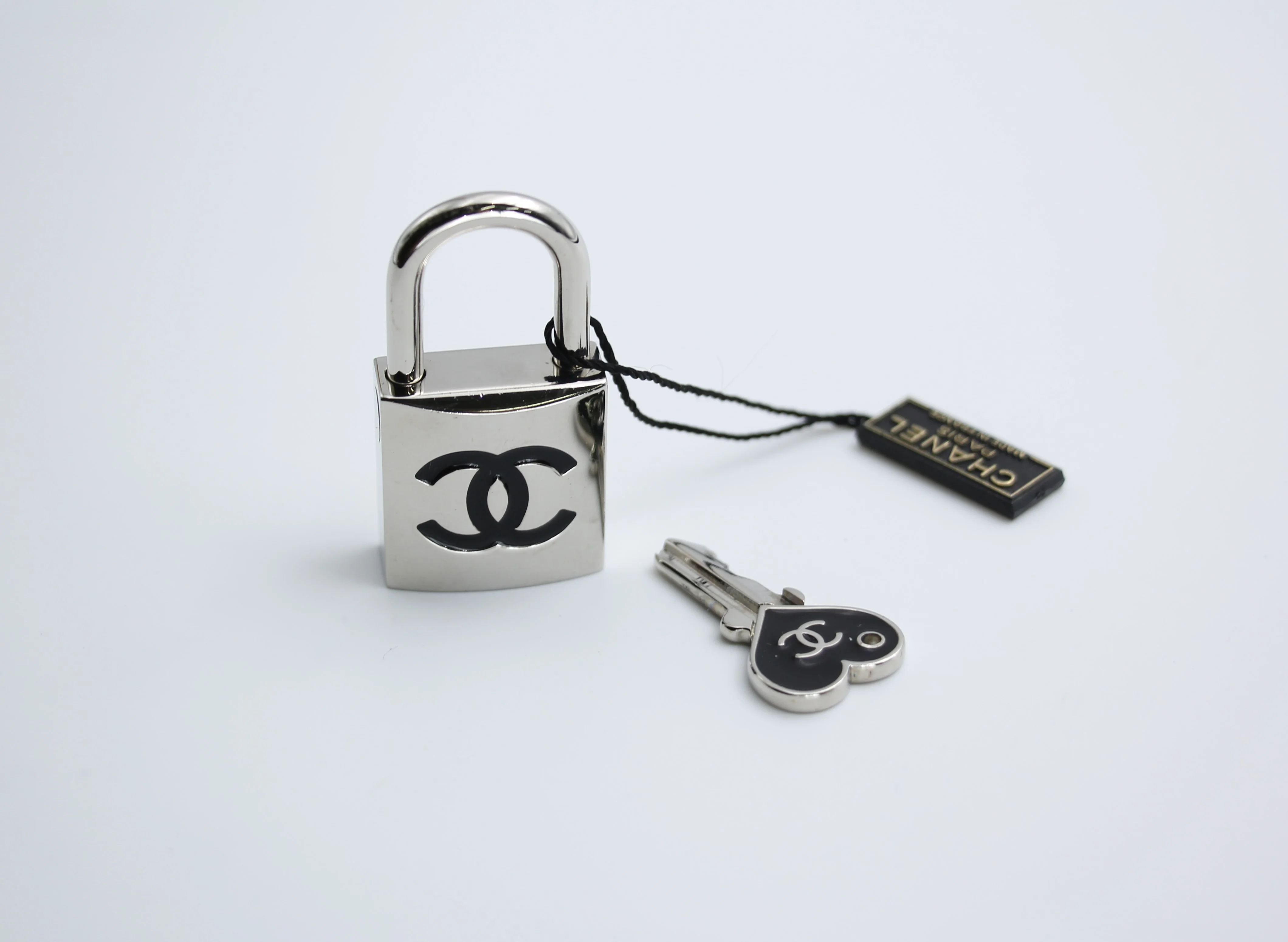 Chanel Vintage 07P Metal Heart-Shaped Key - Image 8