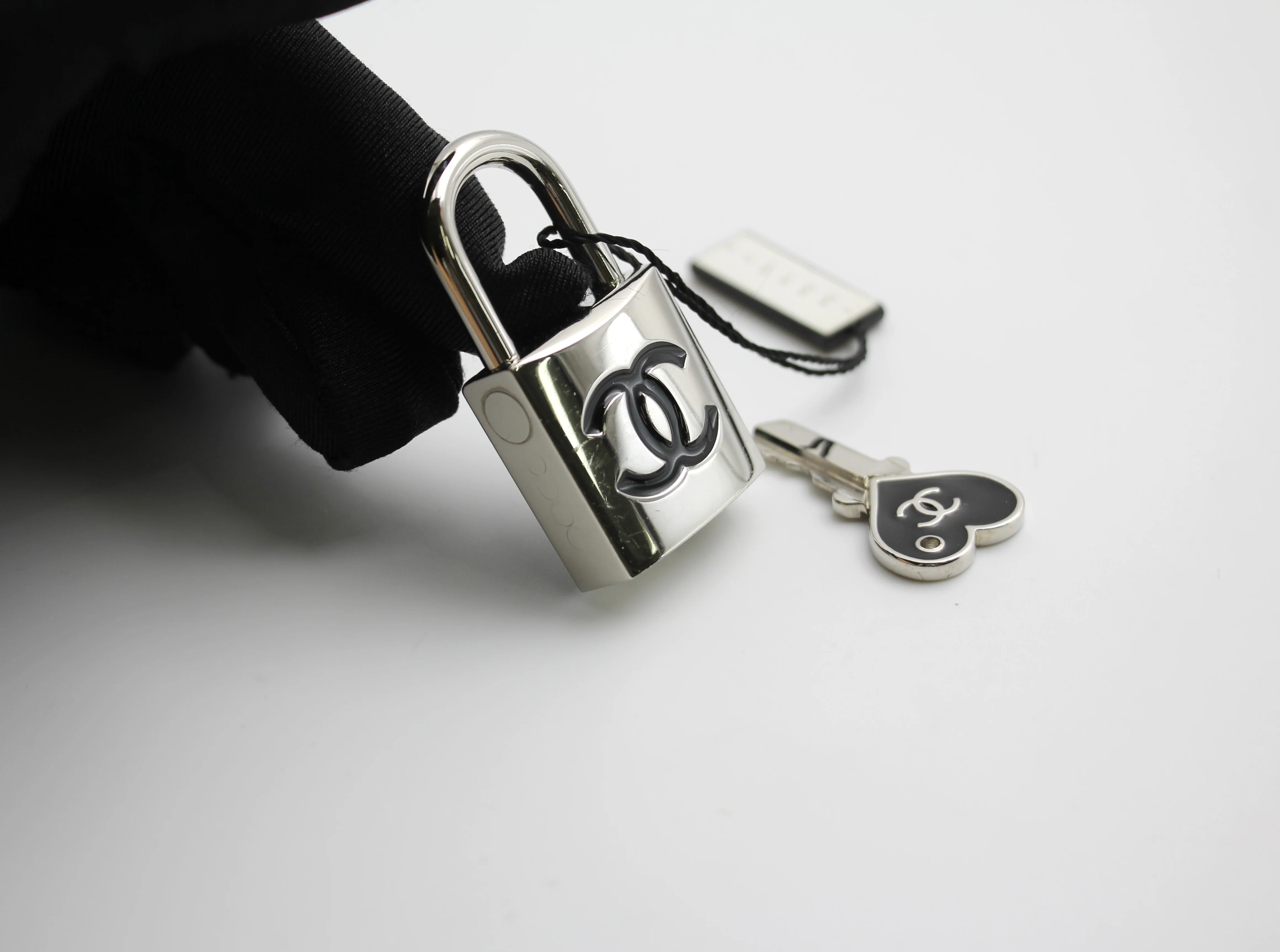 Chanel Vintage 07P Metal Heart-Shaped Key - Image 9