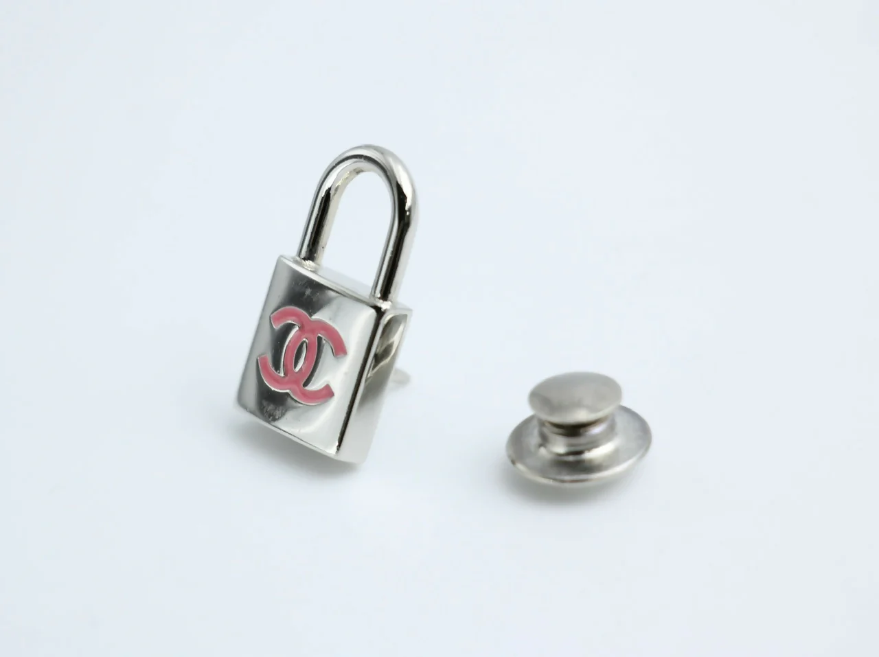 Chanel Vintage 07P Metal Silver and Lock Brooch - Image 2