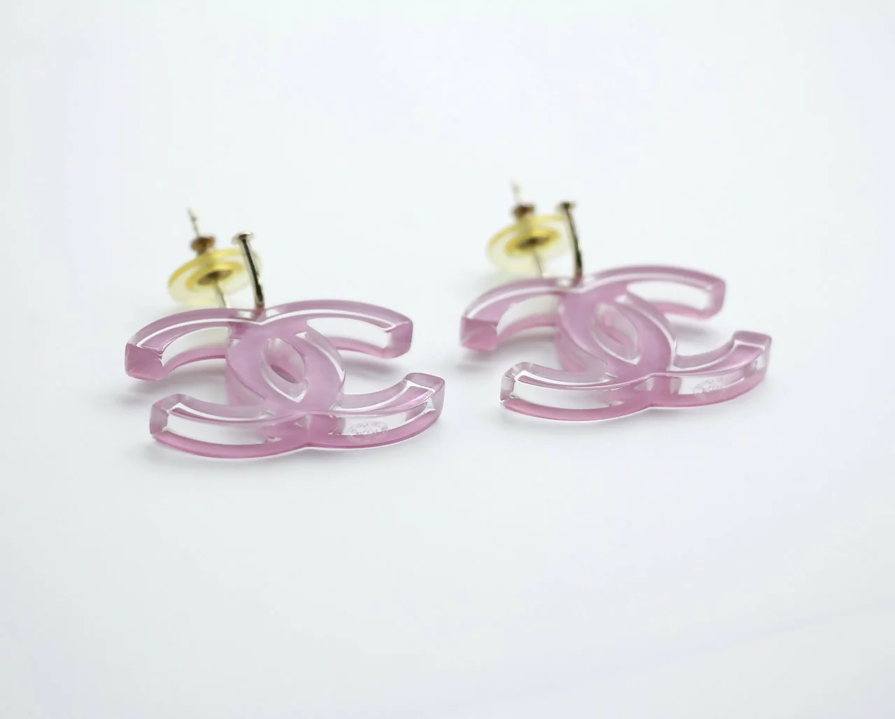 Chanel Vintage 07P Resin Pink and Clear Large CC Drop Hoop Earrings - Image 4