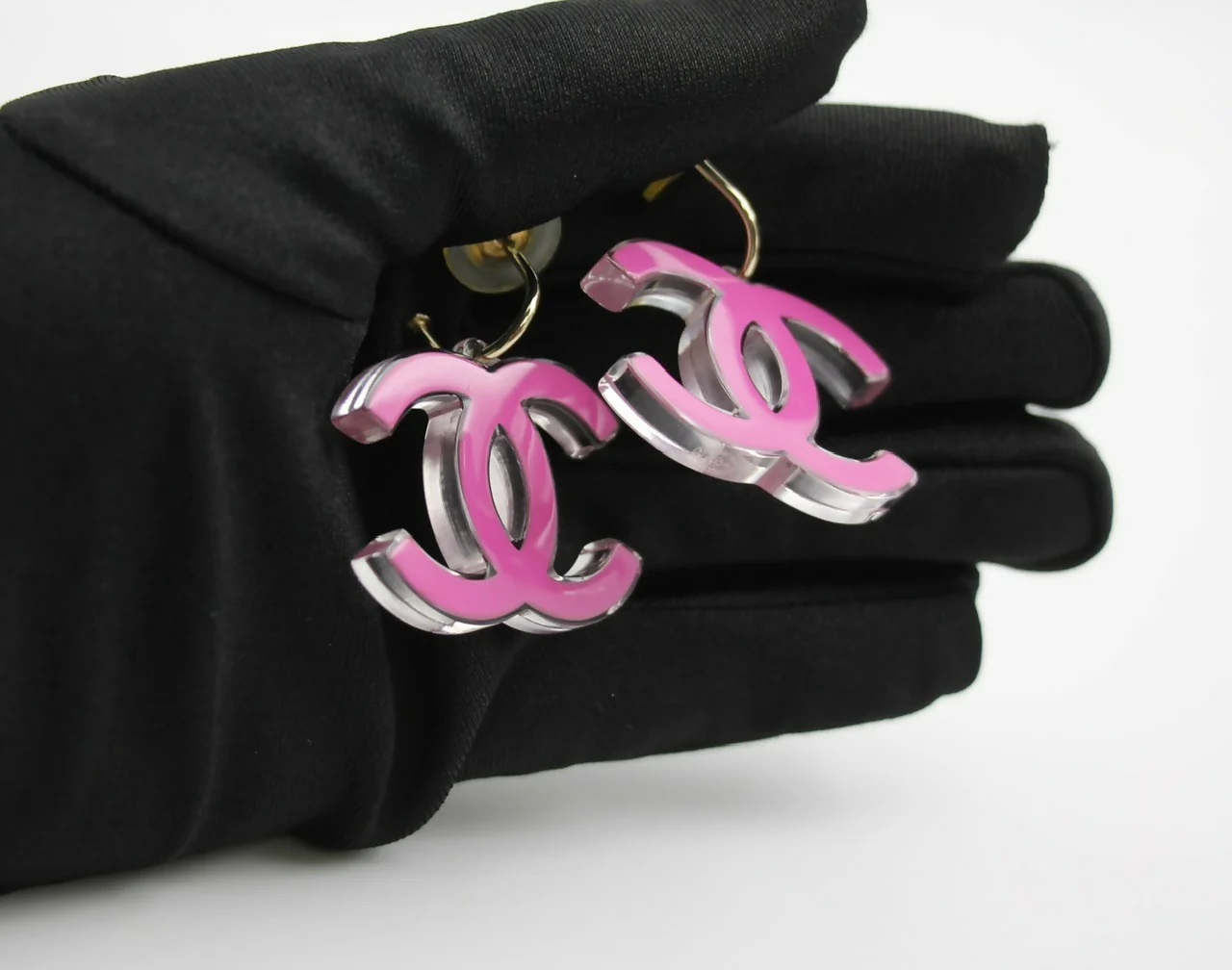 Chanel Vintage 07P Resin Pink and Clear Large CC Drop Hoop Earrings - Image 7