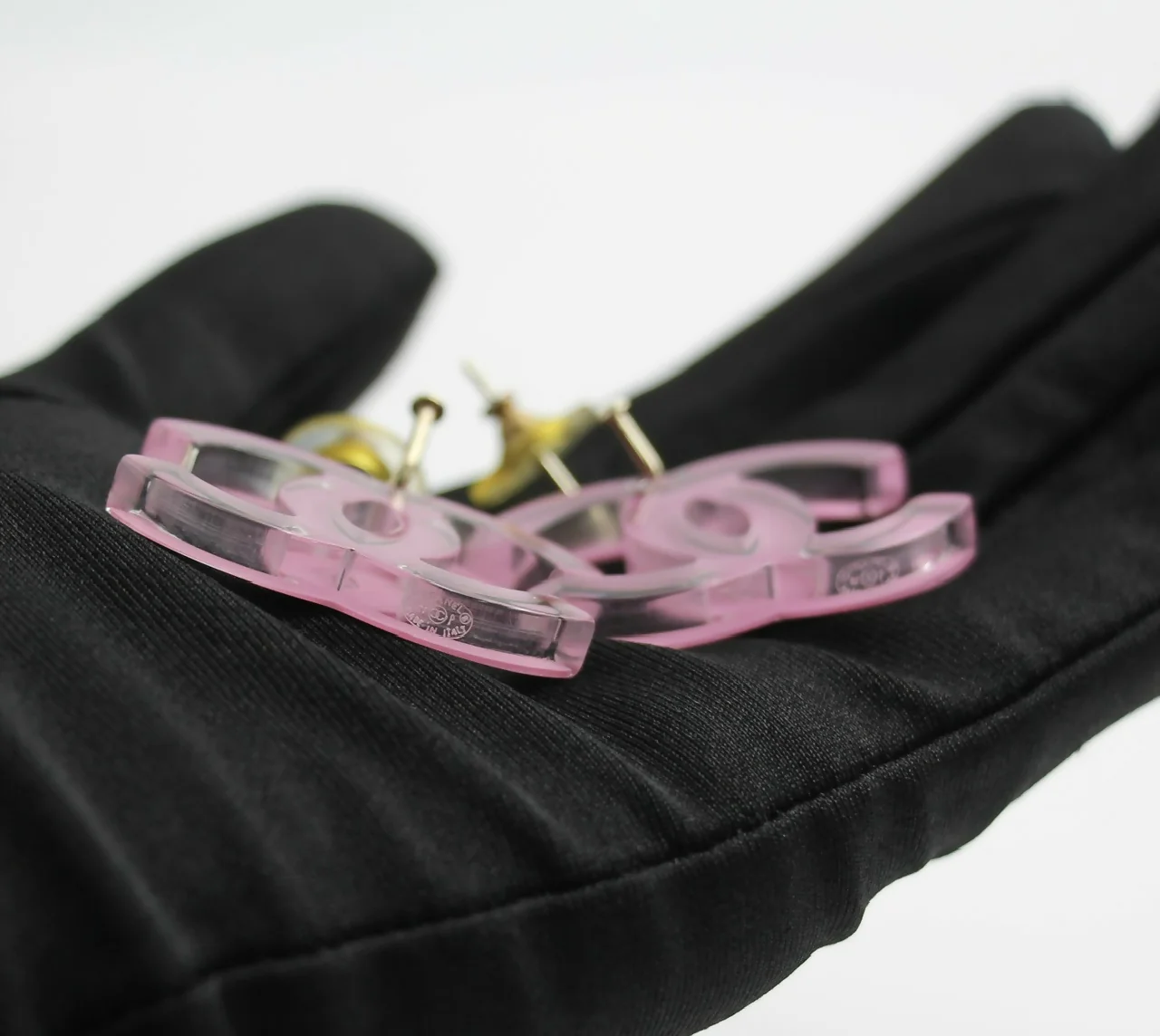 Chanel Vintage 07P Resin Pink and Clear Large CC Drop Hoop Earrings - Image 8