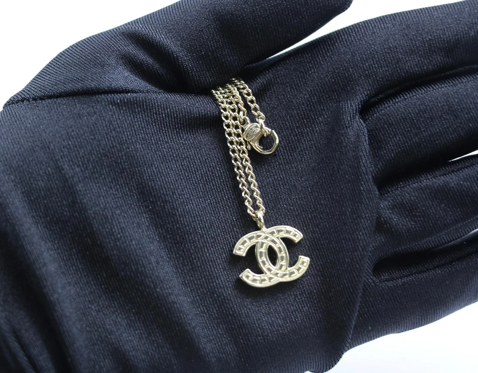 Chanel Vintage 07V Metallic Silver Cc Necklace - Image 6