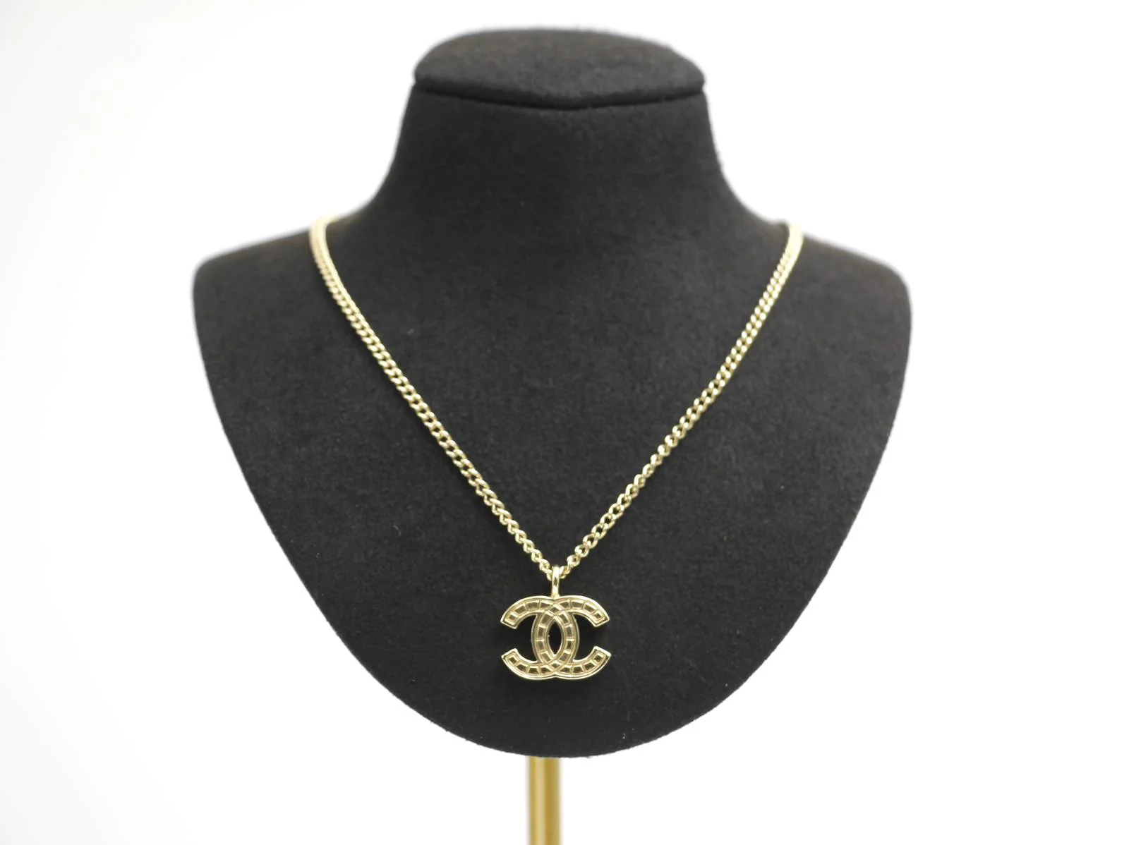 Chanel Vintage 07V Metallic Silver Cc Necklace - Image 8