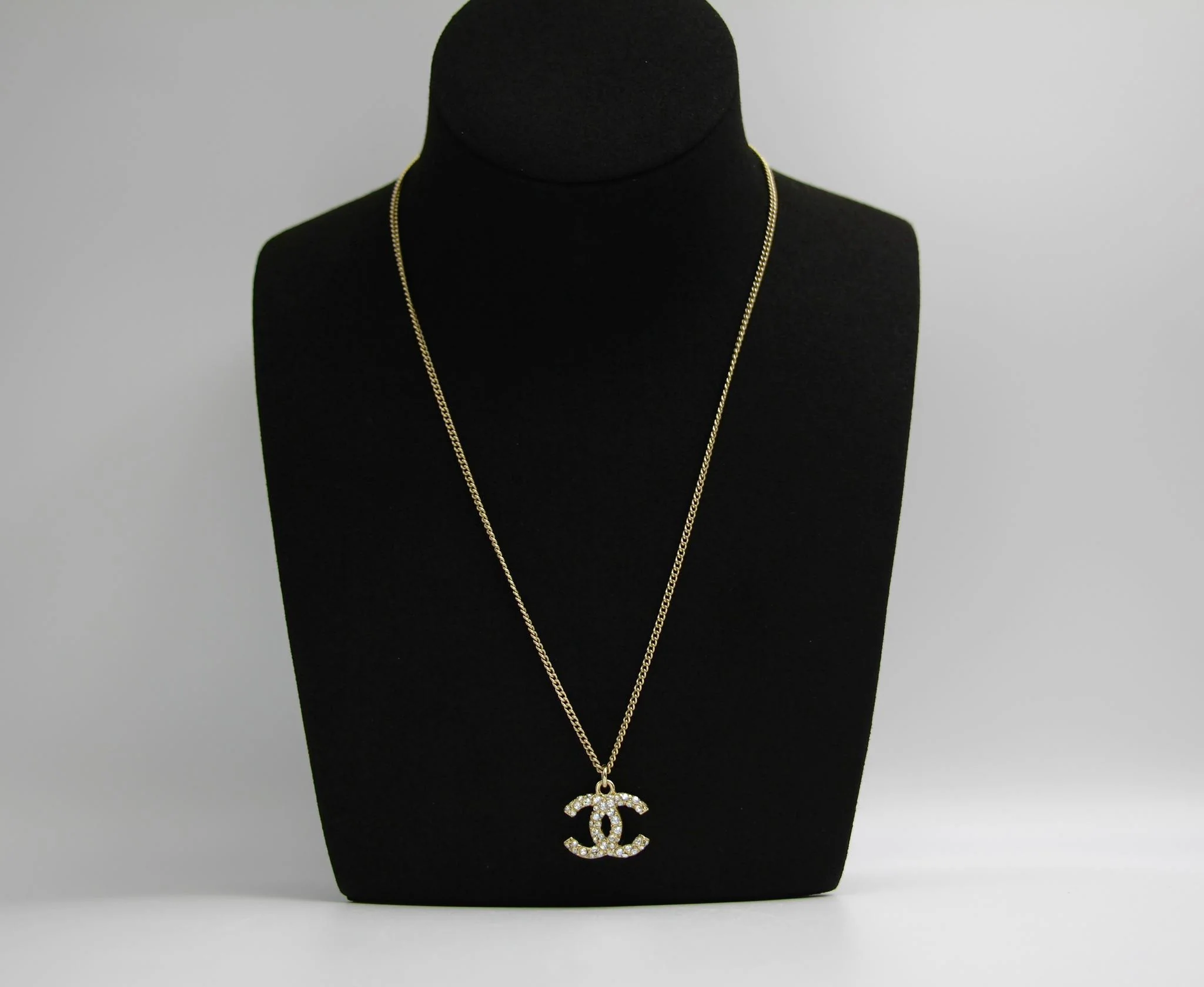 Chanel Vintage 09A Rhinestone Classic Cc Necklace