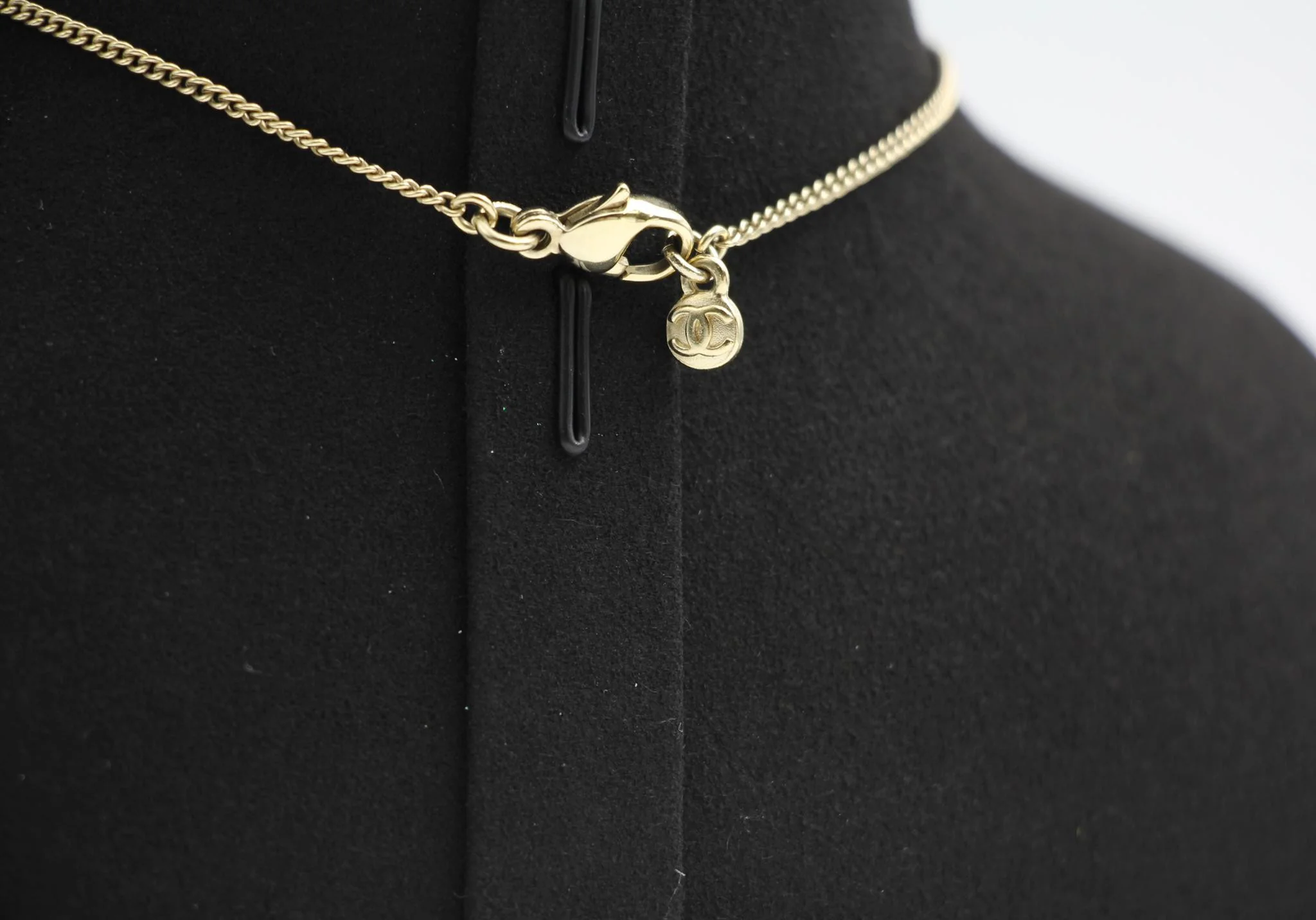 Chanel Vintage 09A Rhinestone Classic Cc Necklace - Image 5
