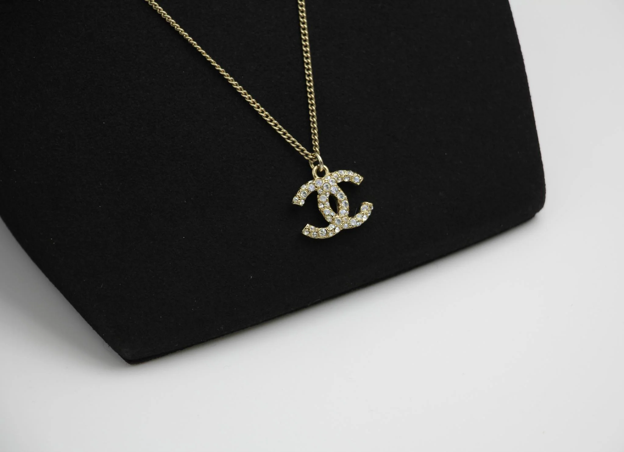 Chanel Vintage 09A Rhinestone Classic Cc Necklace - Image 7
