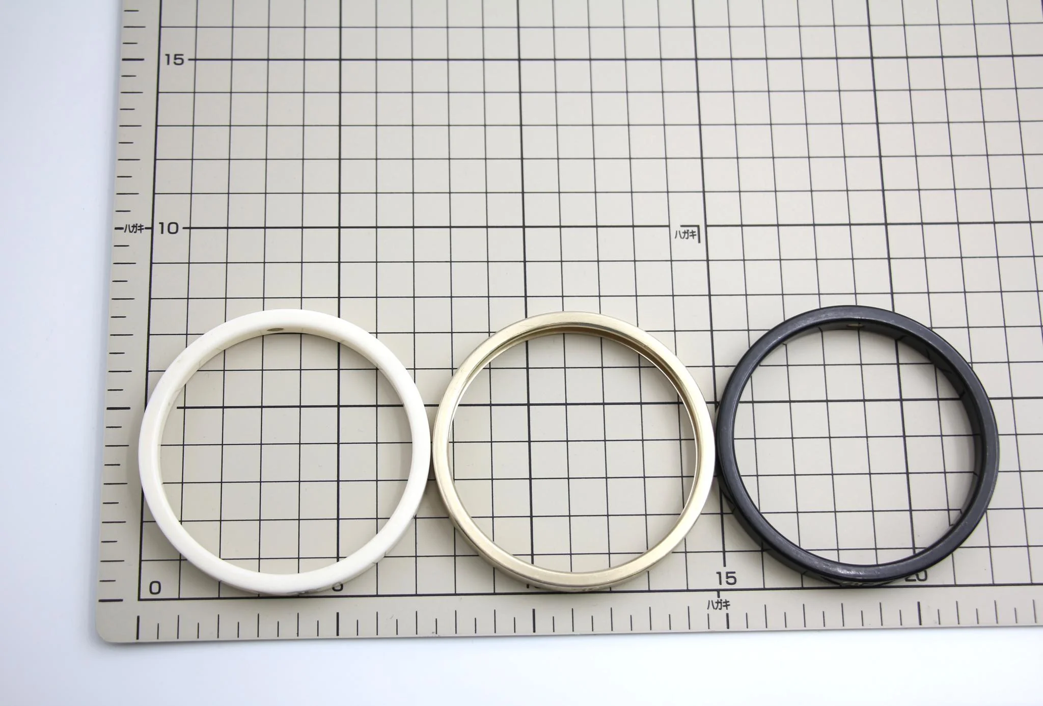 Chanel Vintage 10C Metal Resin Three Special Set Of Hand Chokers - Image 12