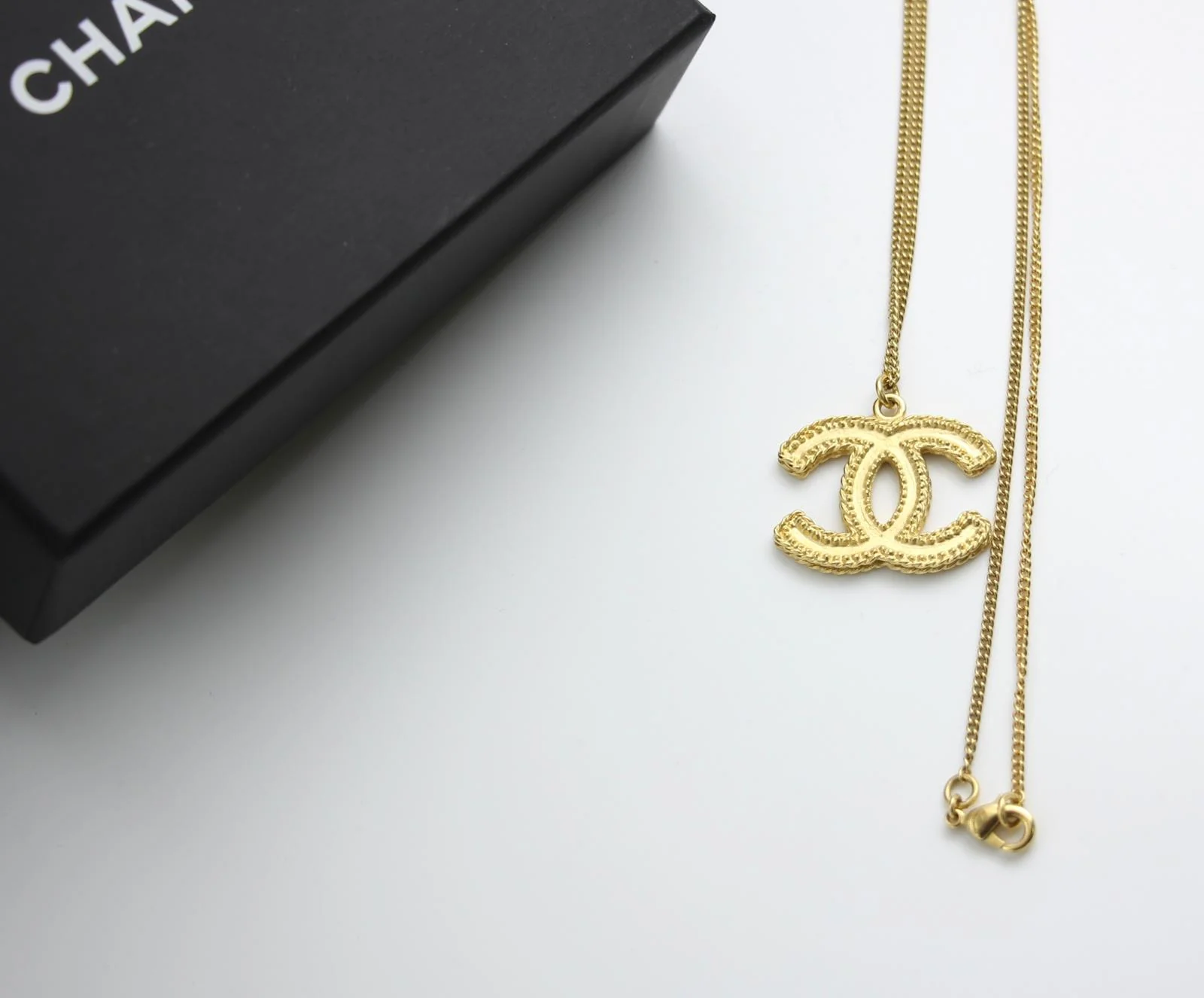 Chanel Vintage 14P Gold Plated Wheat Ear Cc Necklace - Image 2