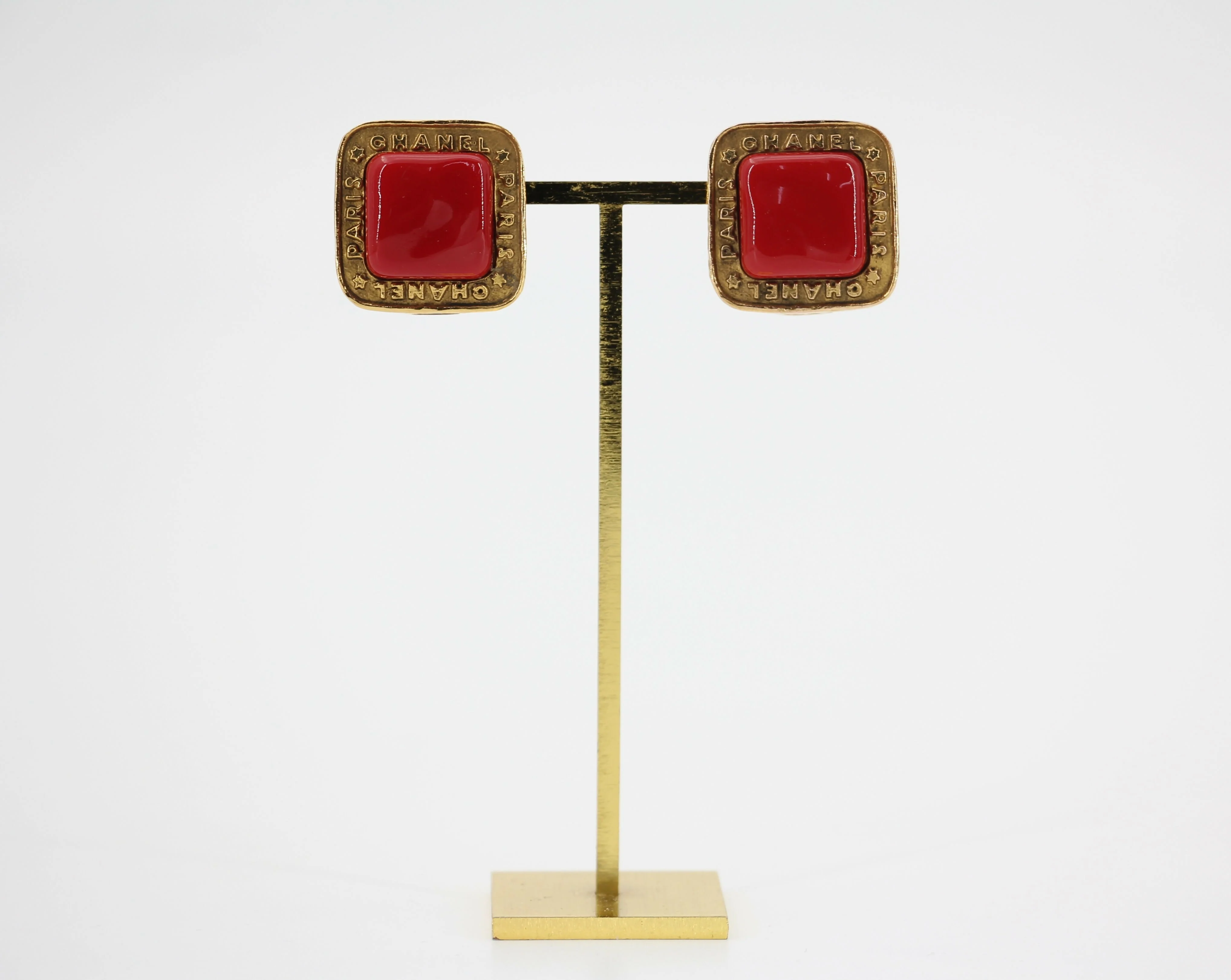 Chanel Vintage 1886-92 Gold-plated Large Red Square Clip-on Earrings - Image 2
