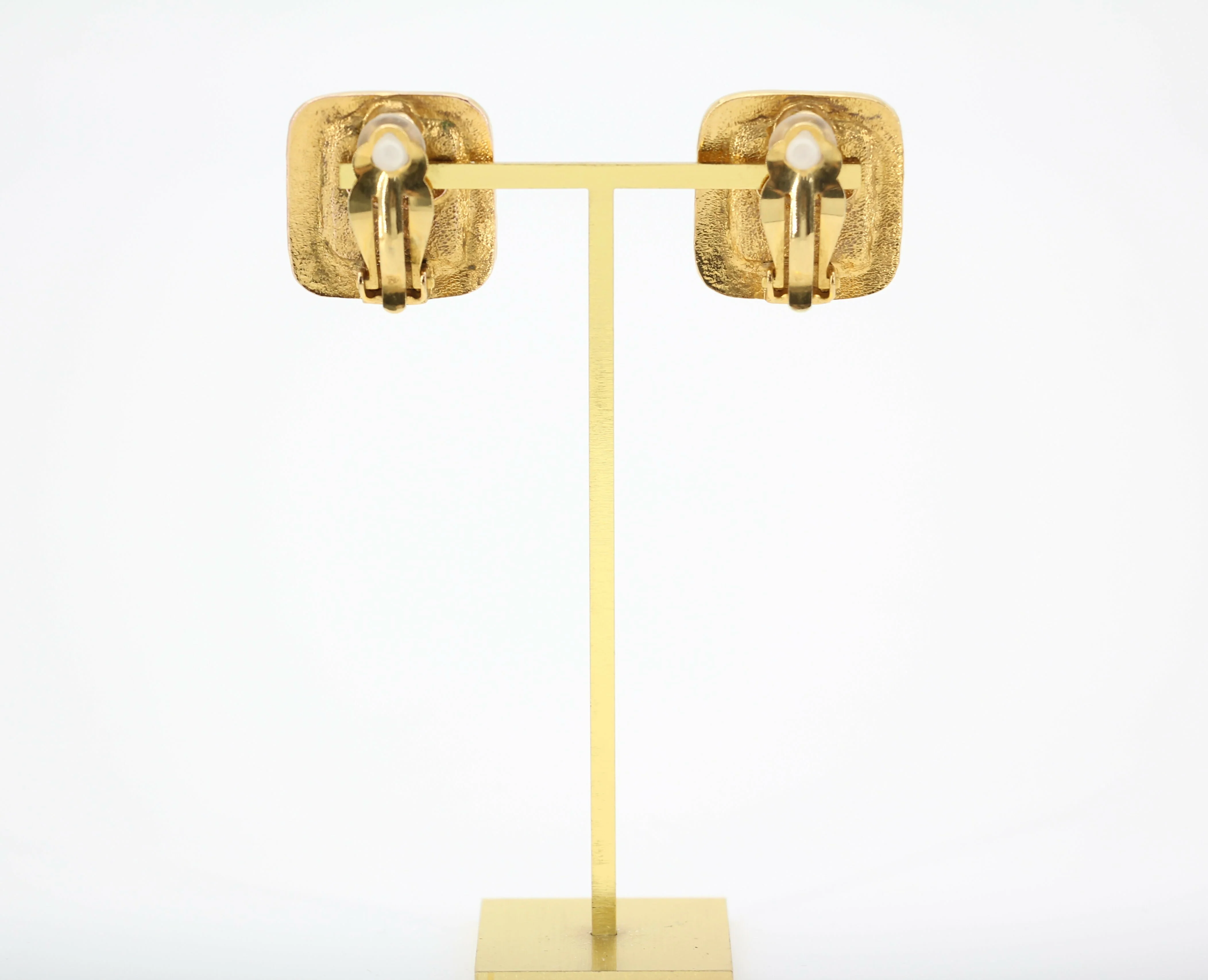 Chanel Vintage 1886-92 Gold-plated Large Red Square Clip-on Earrings - Image 3