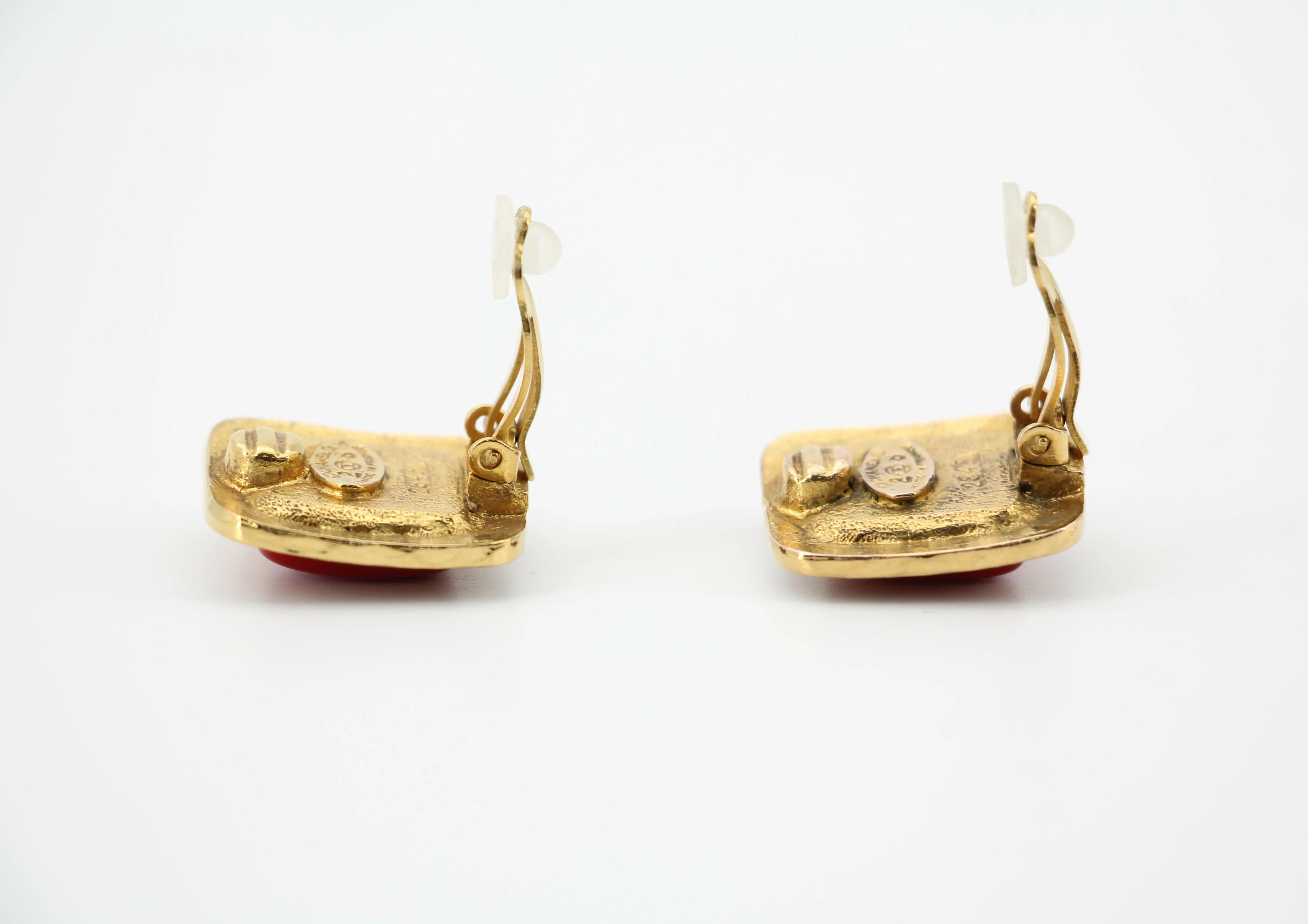 Chanel Vintage 1886-92 Gold-plated Large Red Square Clip-on Earrings - Image 6