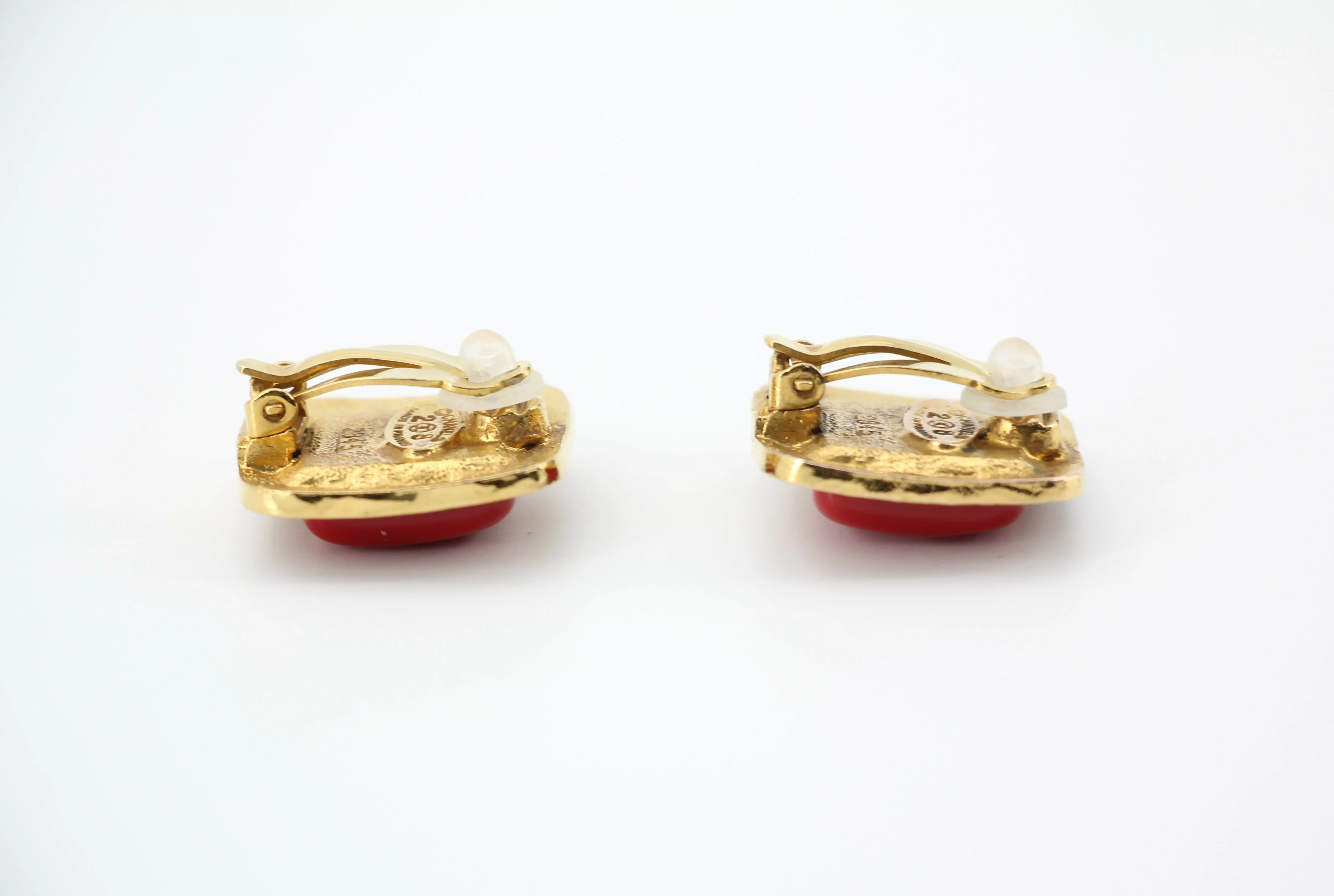 Chanel Vintage 1886-92 Gold-plated Large Red Square Clip-on Earrings - Image 7