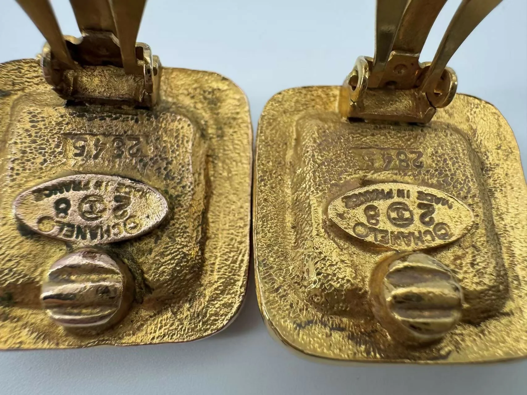 Chanel Vintage 1886-92 Gold-plated Large Red Square Clip-on Earrings - Image 8