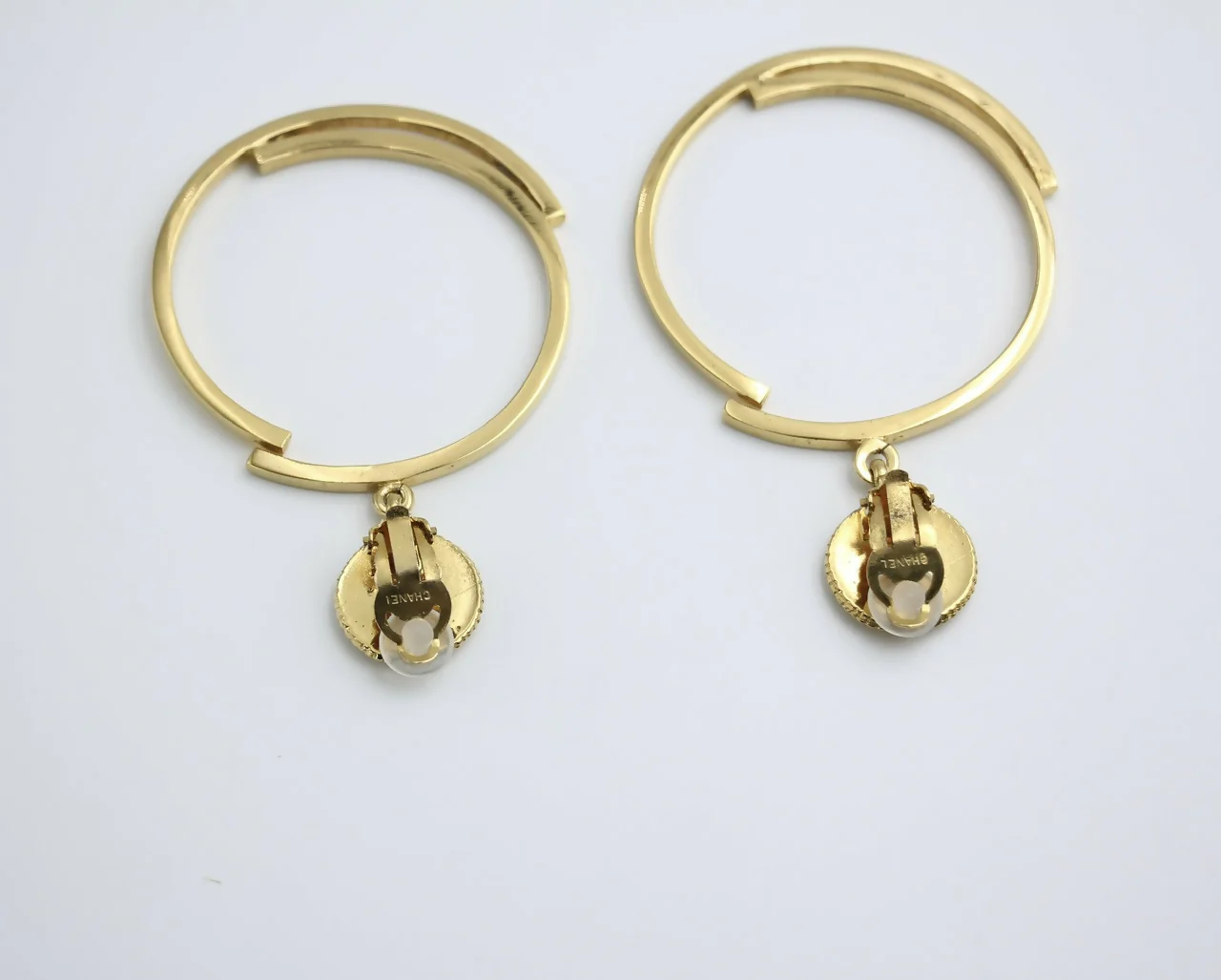 Chanel Vintage 1954-71 Gold-Plated Large Hoop Clip-on Earrings - Image 6