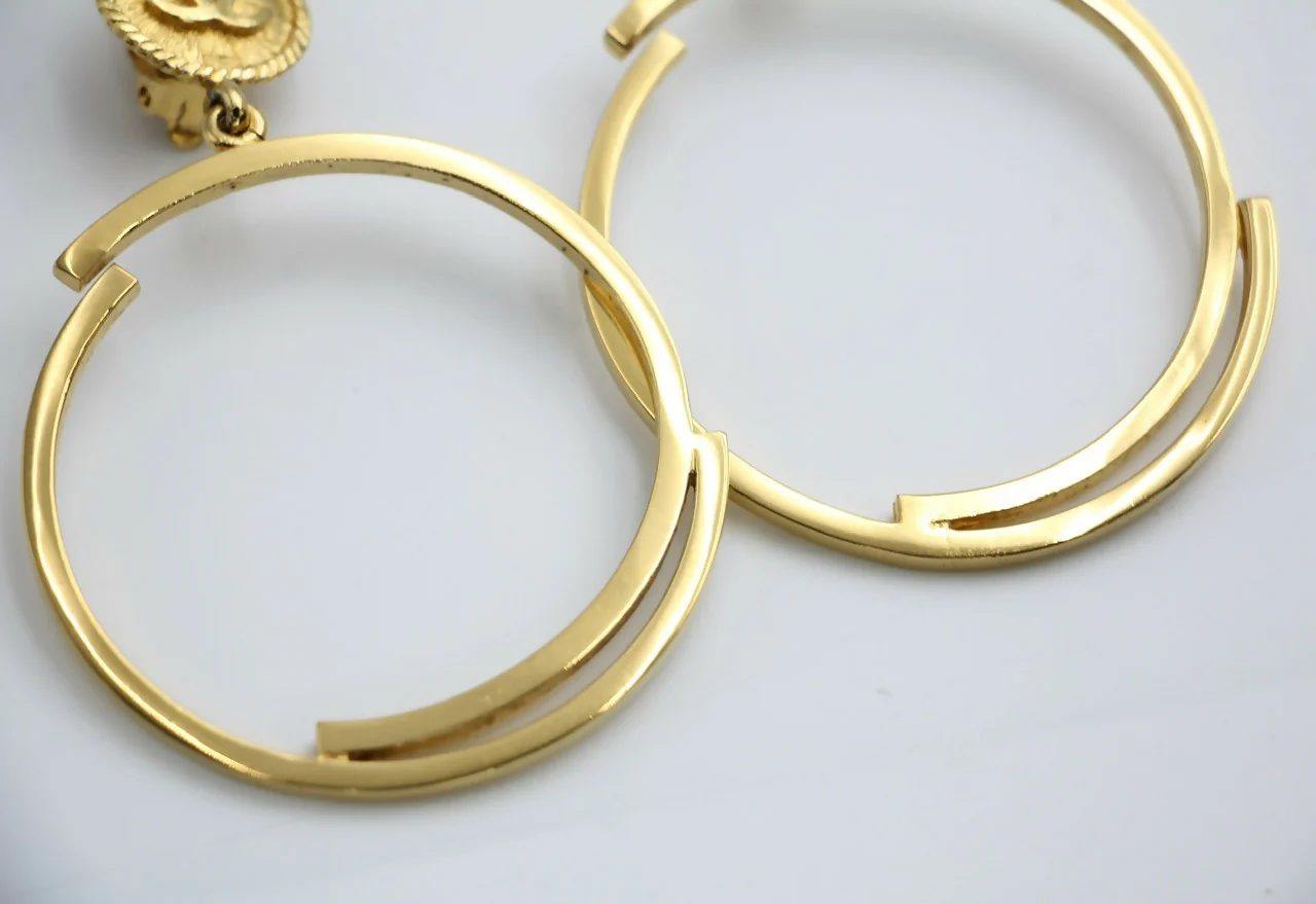 Chanel Vintage 1954-71 Gold-Plated Large Hoop Clip-on Earrings - Image 8