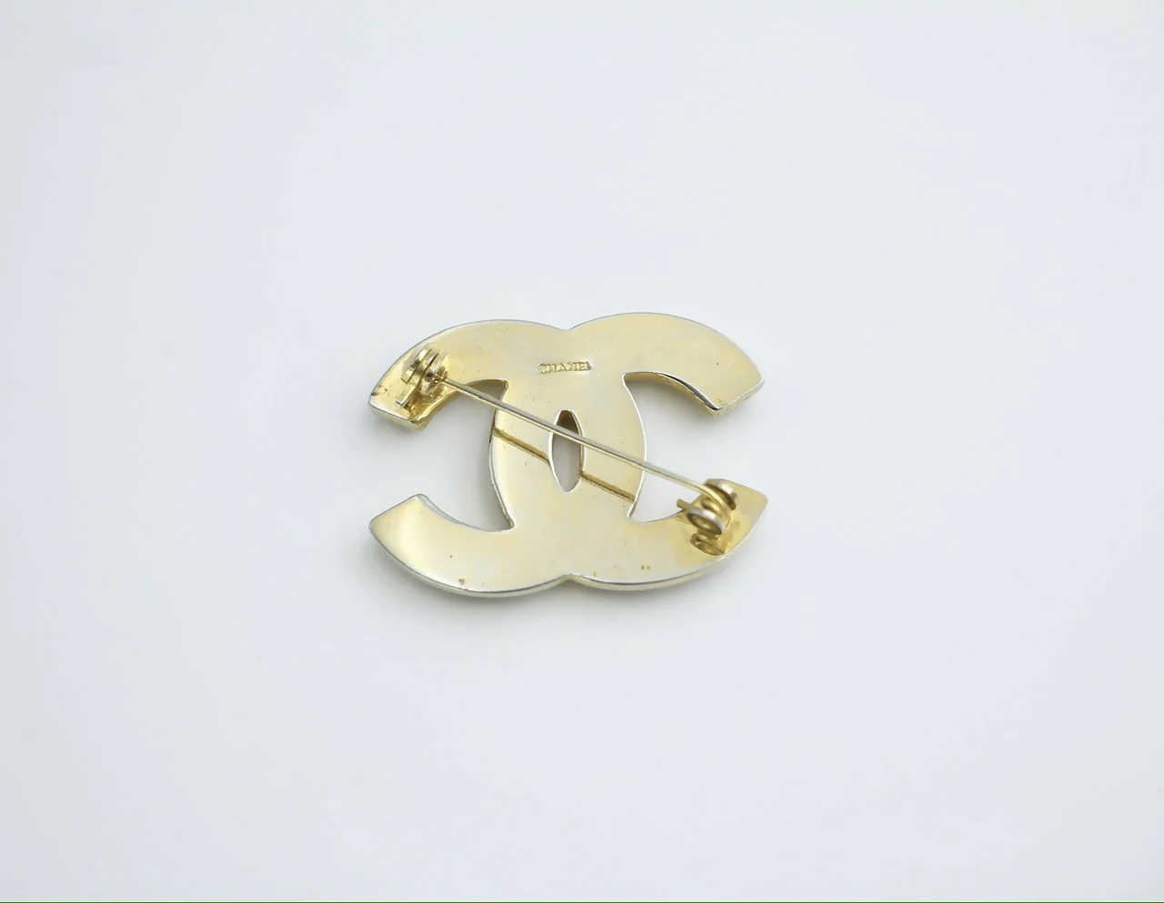 Chanel Vintage 1954-71 Rhinestone Gold-plated CC Logo Brooch - Image 4