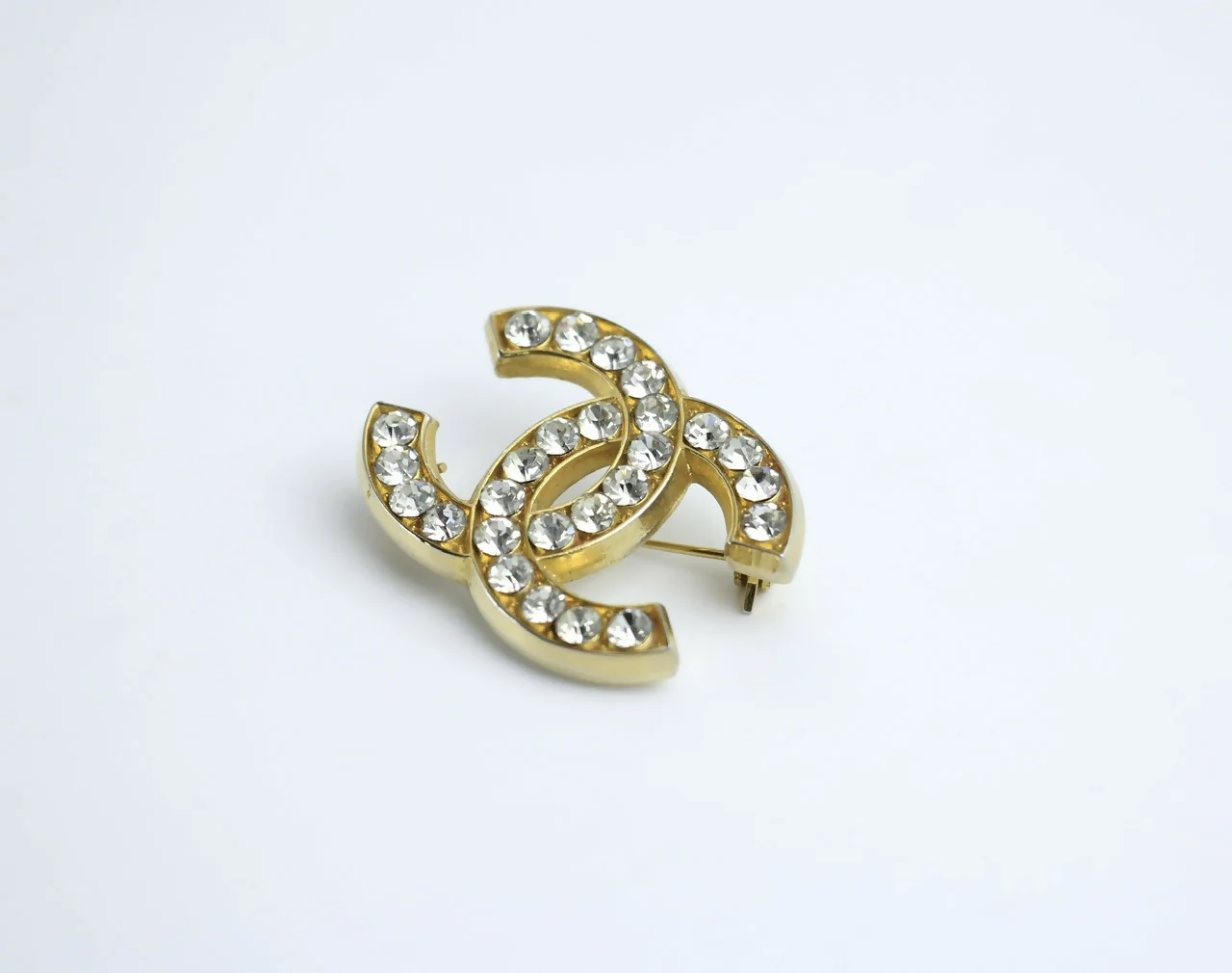 Chanel Vintage 1954-71 Rhinestone Gold-plated CC Logo Brooch - Image 8