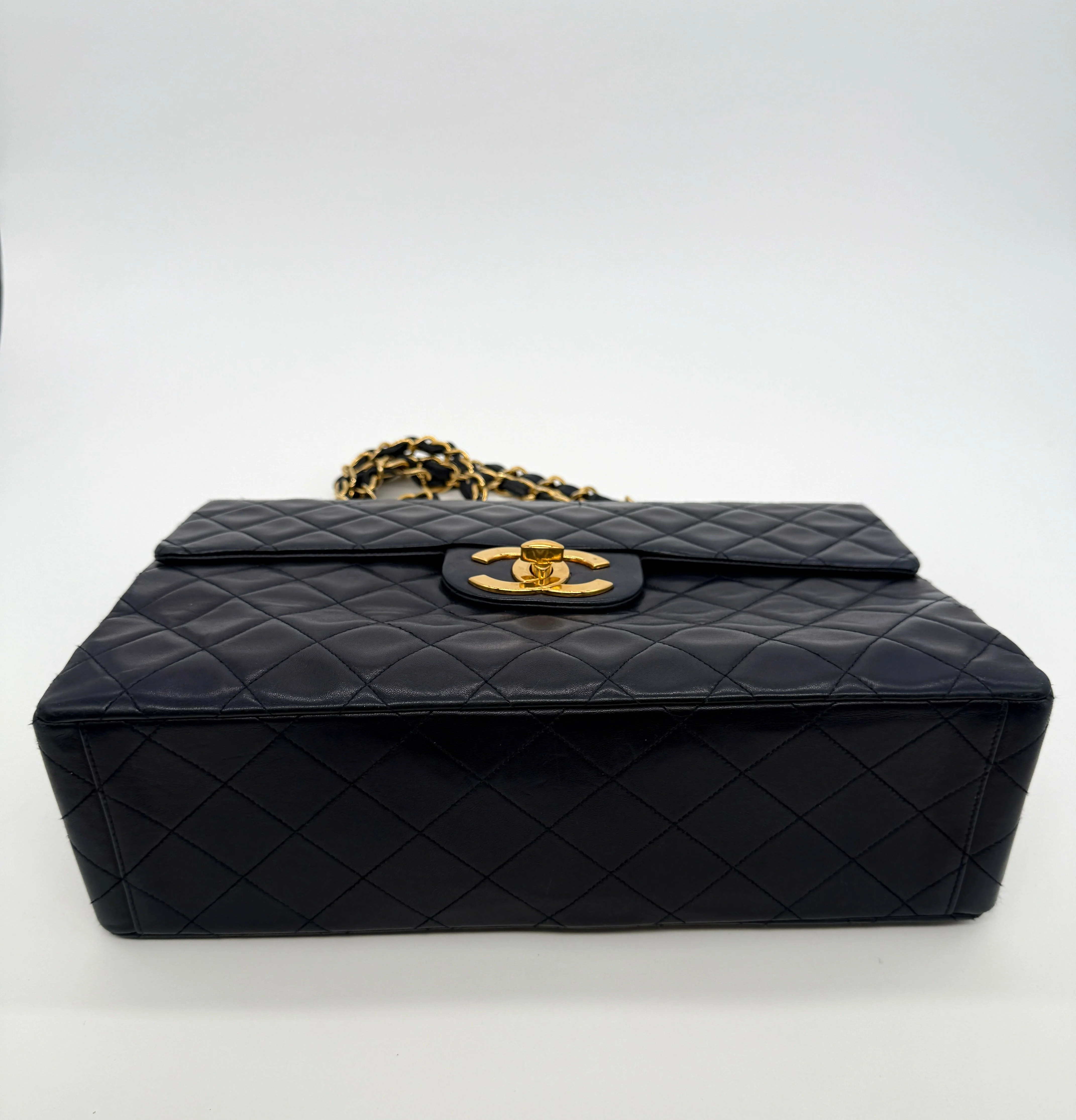Chanel Vintage 1980s Navy Lambskin Maxi Classic Single Flap- Series 1 - Image 4