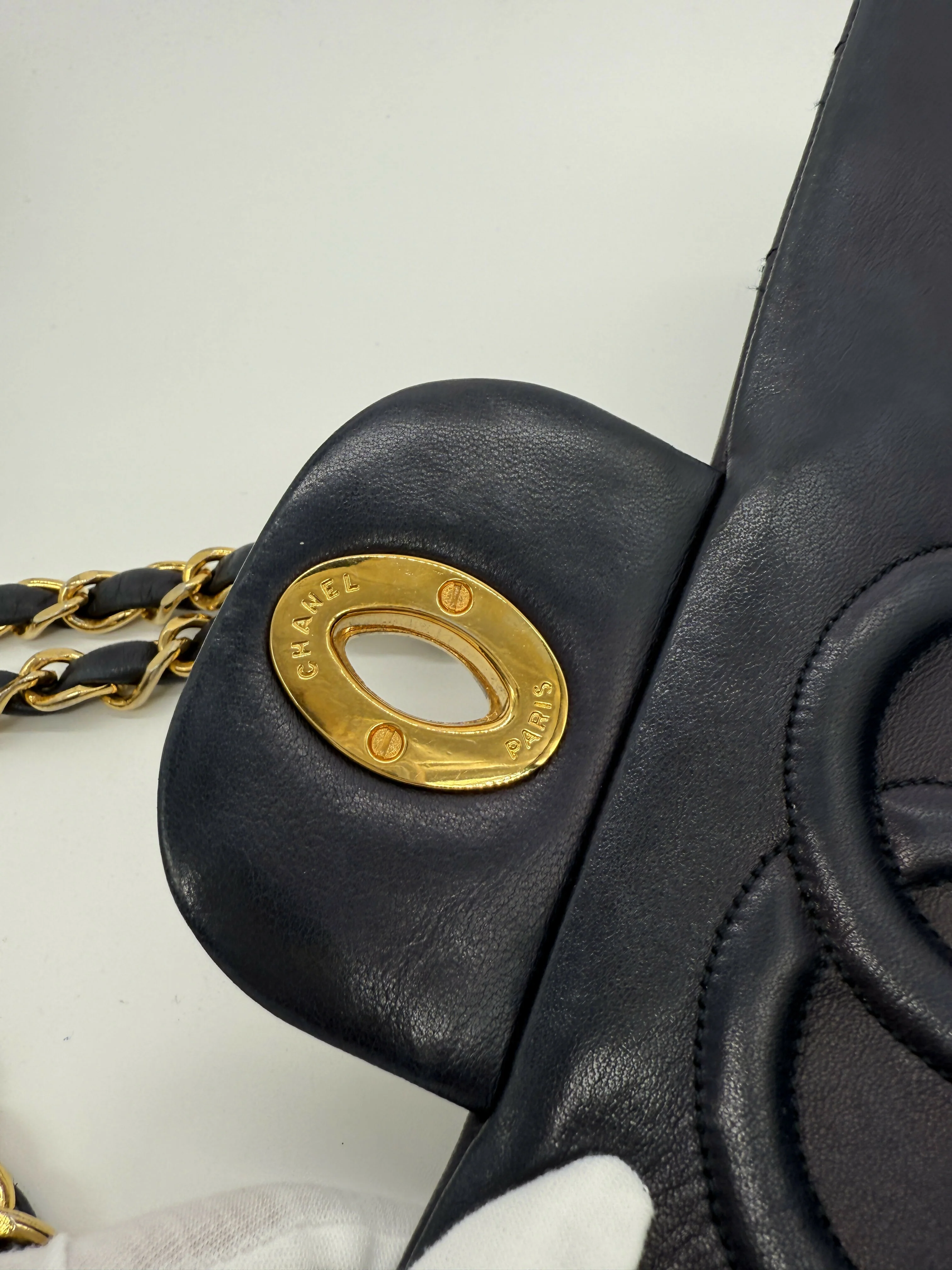 Chanel Vintage 1980s Navy Lambskin Maxi Classic Single Flap- Series 1 - Image 7
