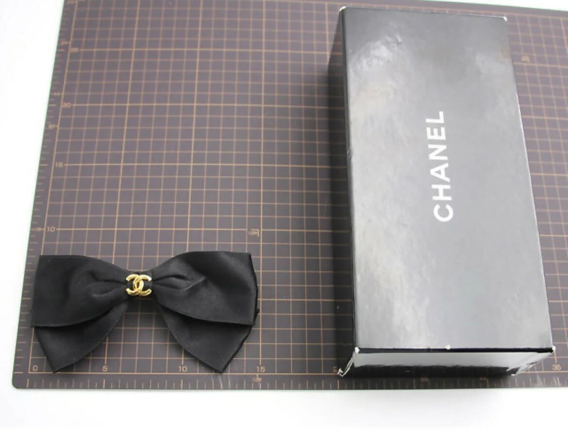 Chanel Vintage 1981-85 Silk 3D Bow Hairpin - Image 10