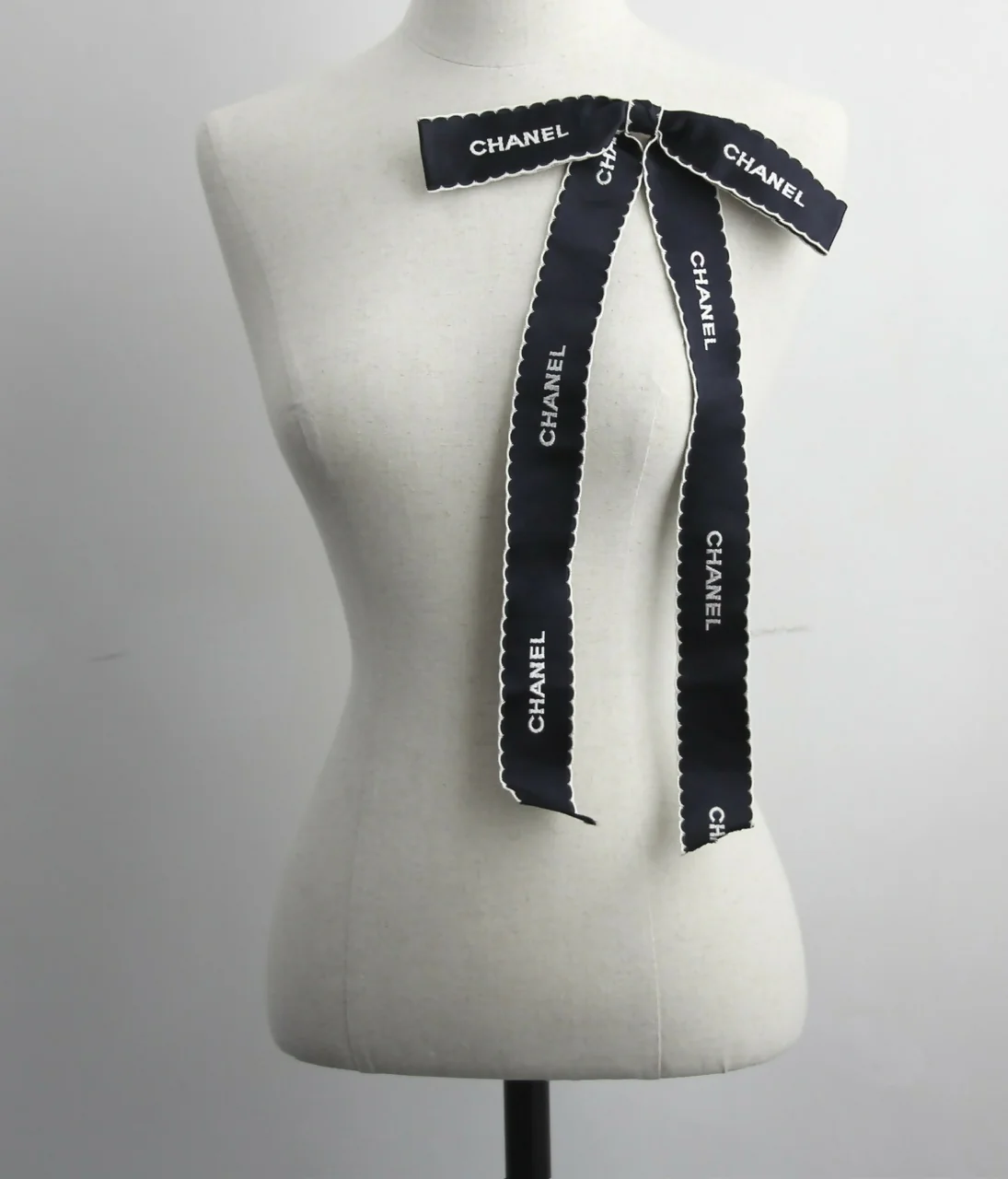 Chanel Vintage 1981-85 Silk Bow Long Ribbon Brooch - Image 3