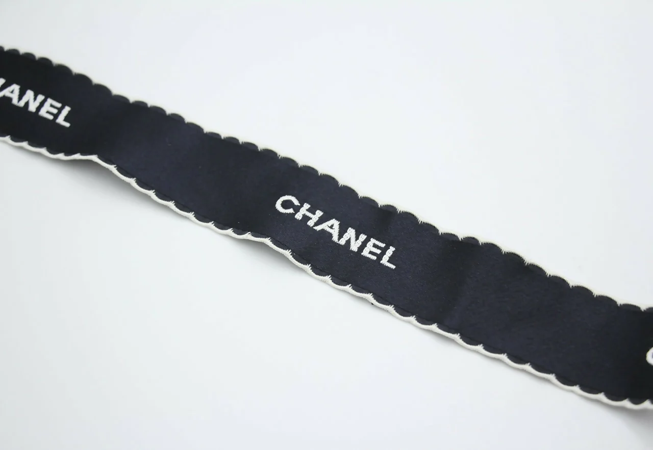 Chanel Vintage 1981-85 Silk Bow Long Ribbon Brooch - Image 4