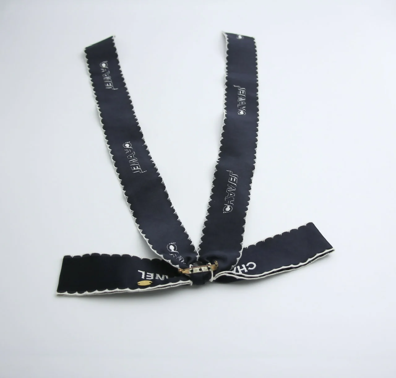 Chanel Vintage 1981-85 Silk Bow Long Ribbon Brooch - Image 8