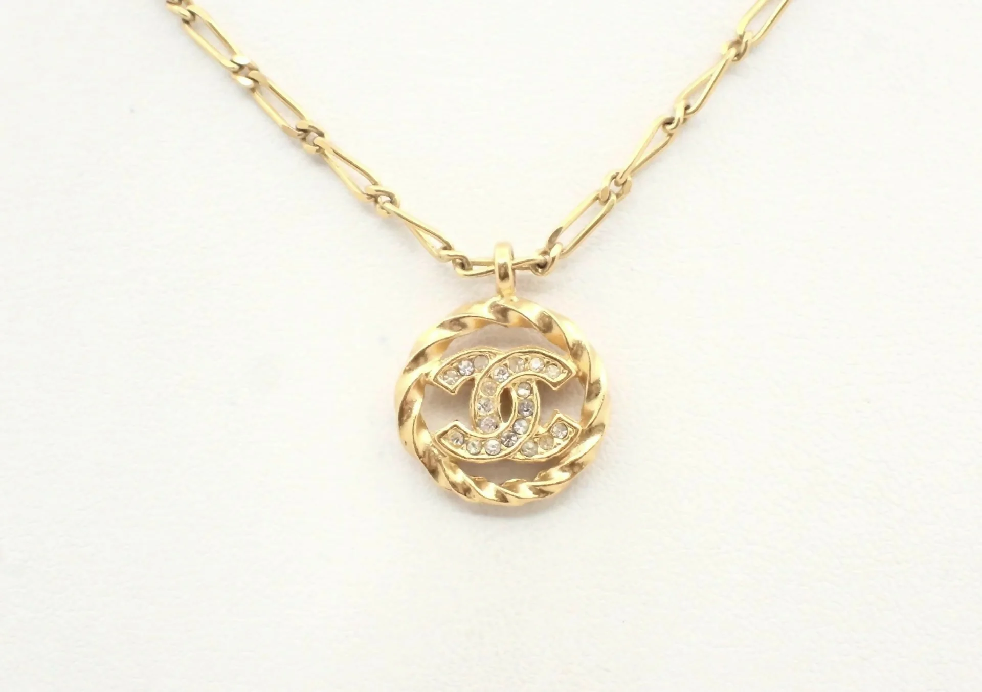 Chanel Vintage 1982 Rhinestone Gold Plated Braided Medallion Interlocking Coco Mark Necklace - Image 2