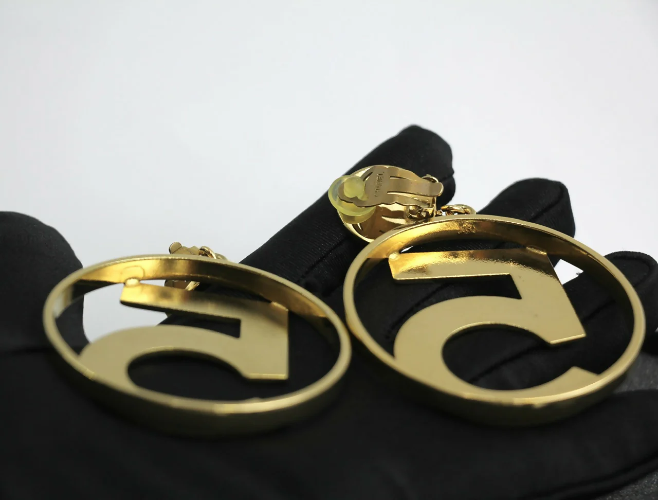 Chanel Vintage 1987 Gold-plated No. 5 Dangle Clip-on Earrings - Image 3