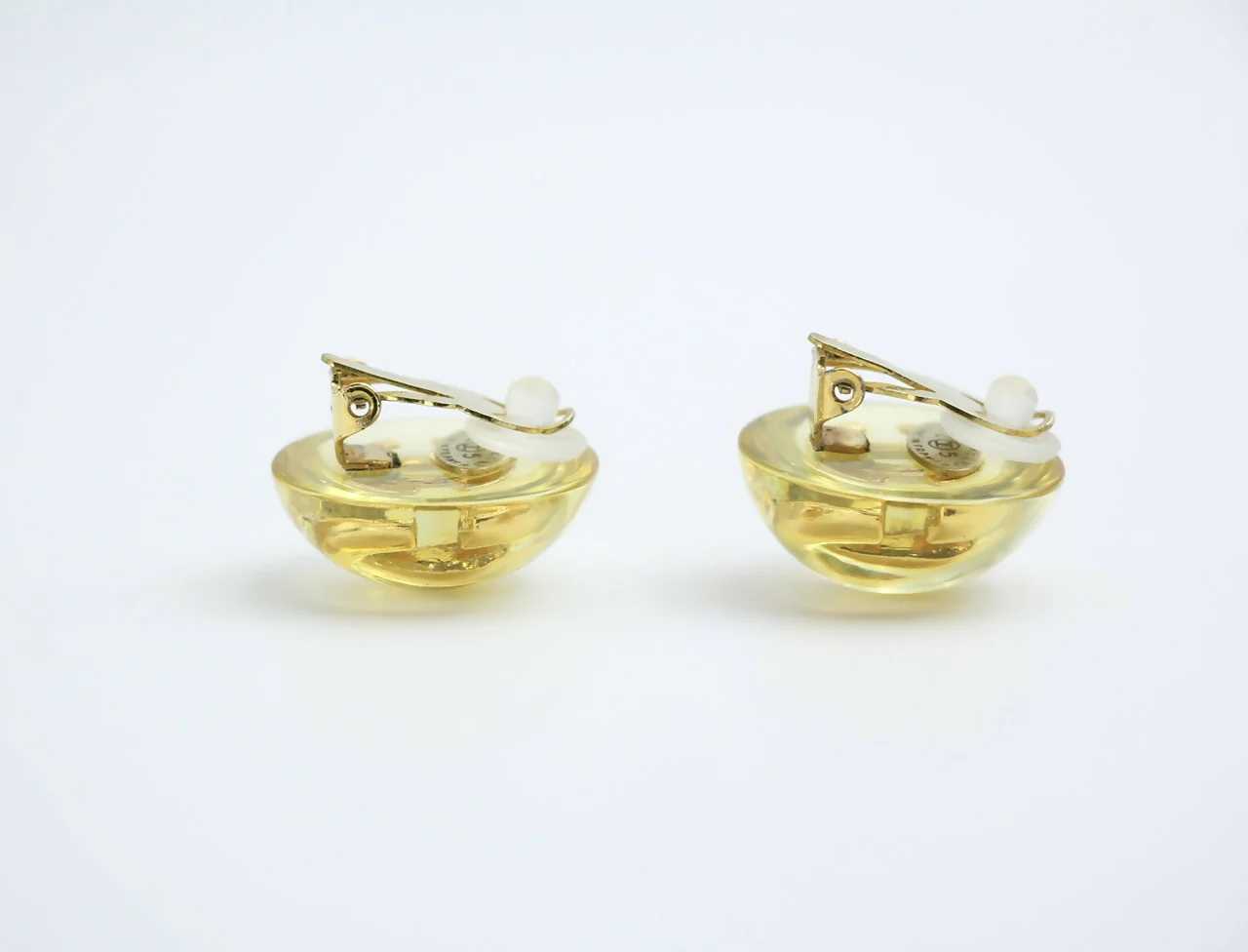 Chanel Vintage 1988 Gold-plated & Resin Round Clip-on earrings - Image 5