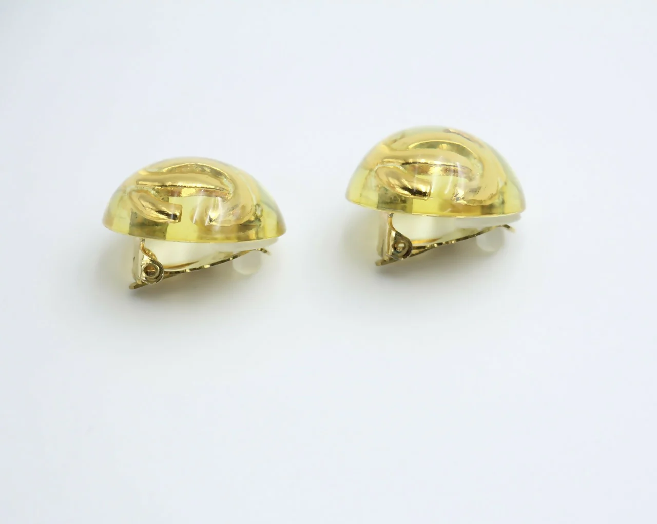 Chanel Vintage 1988 Gold-plated & Resin Round Clip-on earrings - Image 7