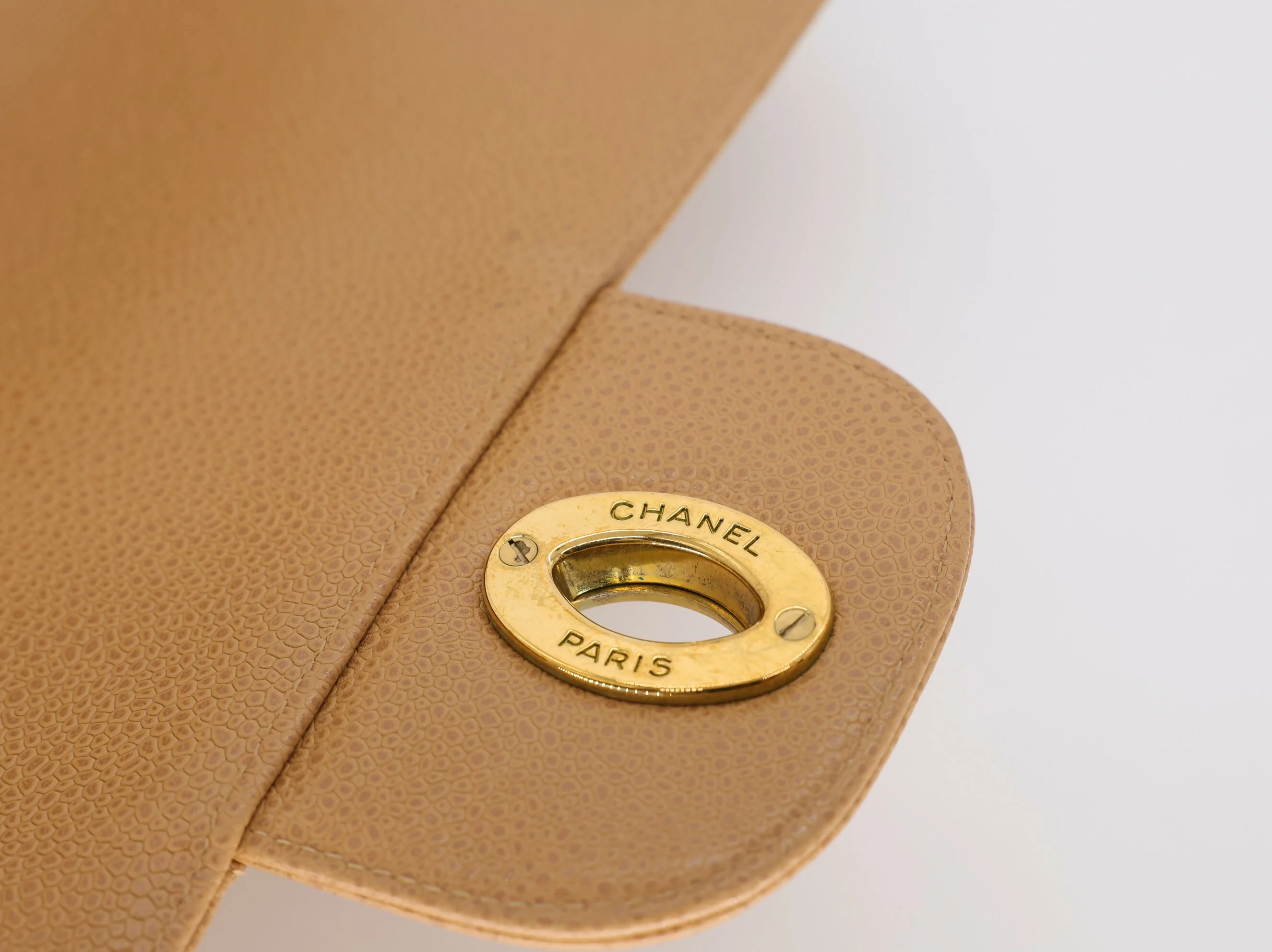 Chanel Vintage 1990s Caviar Ligt Beige Jumbo Single Classic Flap Bag - Image 9
