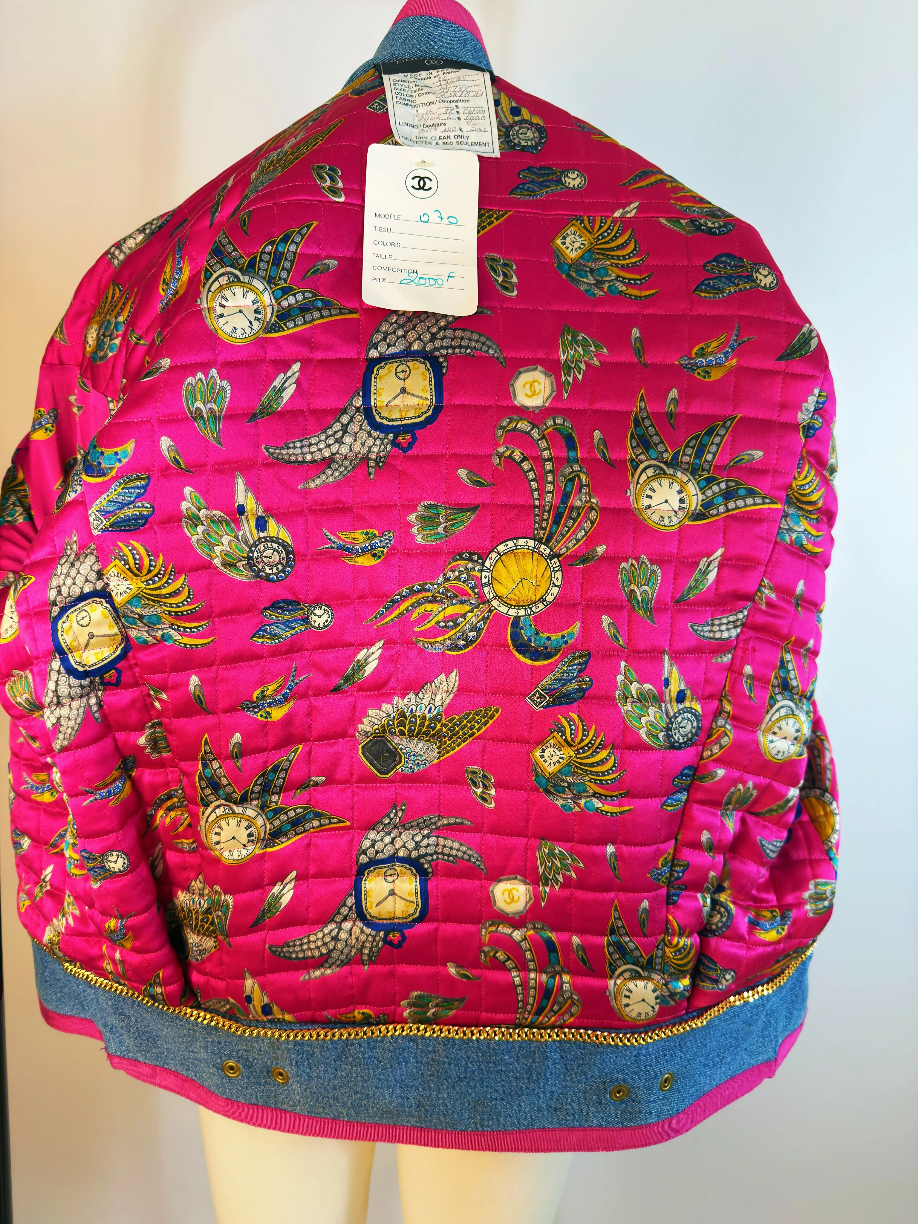 Chanel Vintage 1991 Runway Denim Jacket with Pink Trim and Gold CC Buttons - Image 3