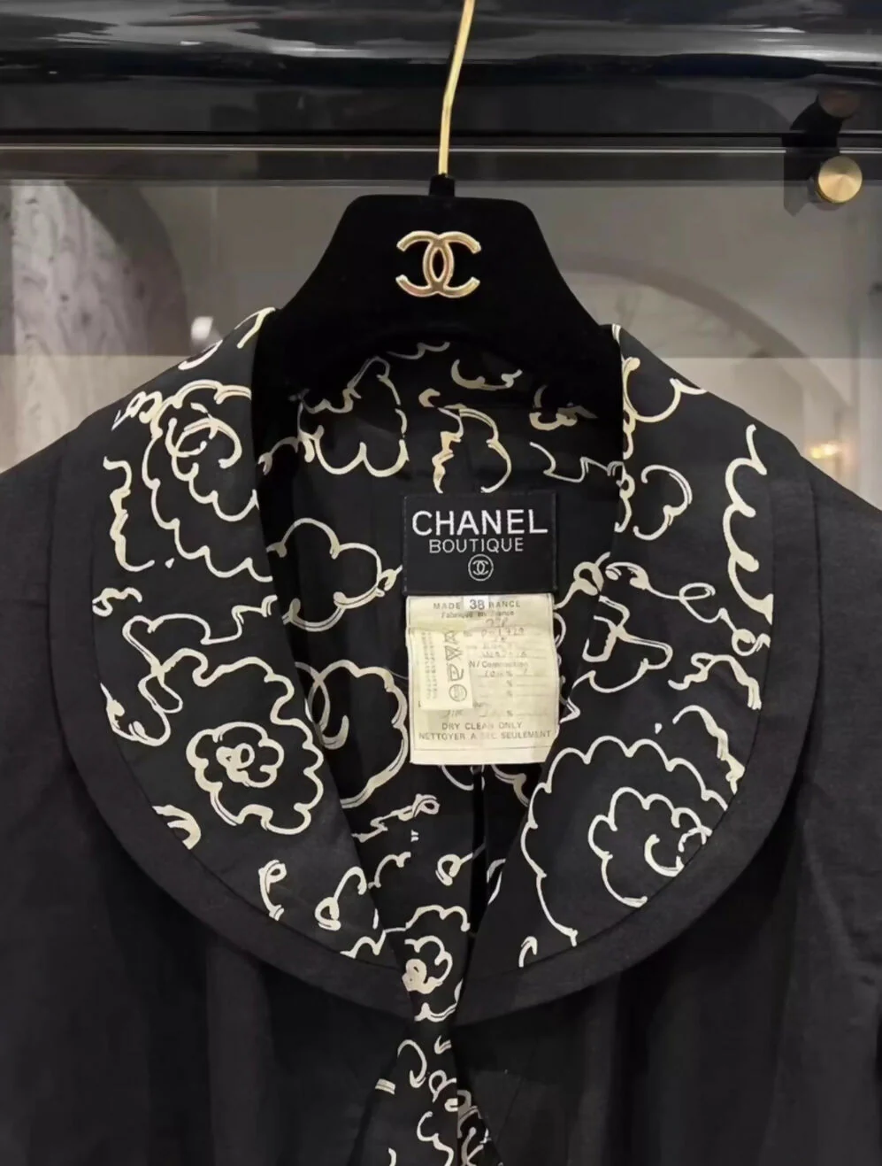 CHANEL vintage 1993 black jacket - Image 2