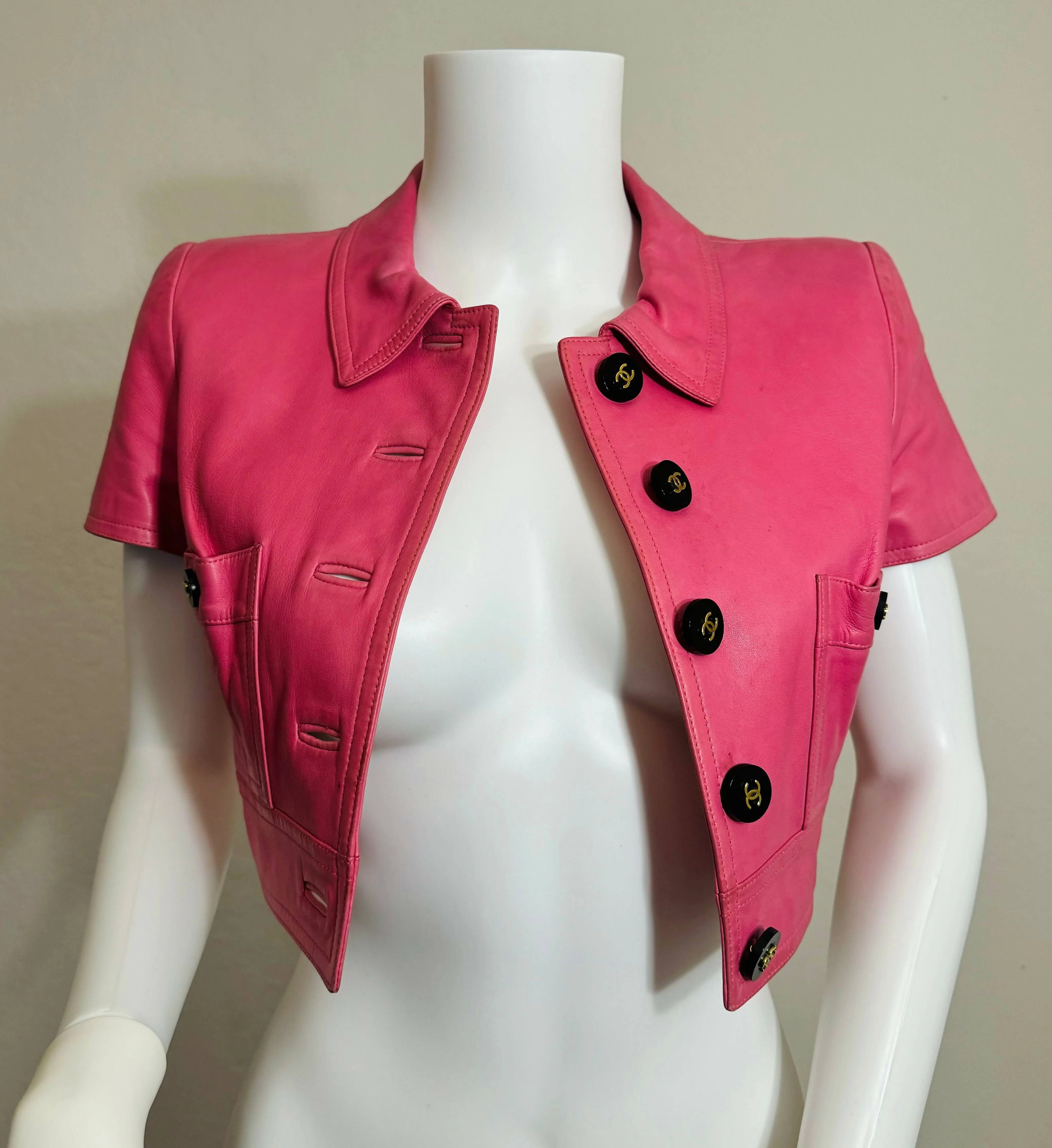 Chanel Vintage 1995 Barbie Pink Leather Cropped Jacket - Image 2