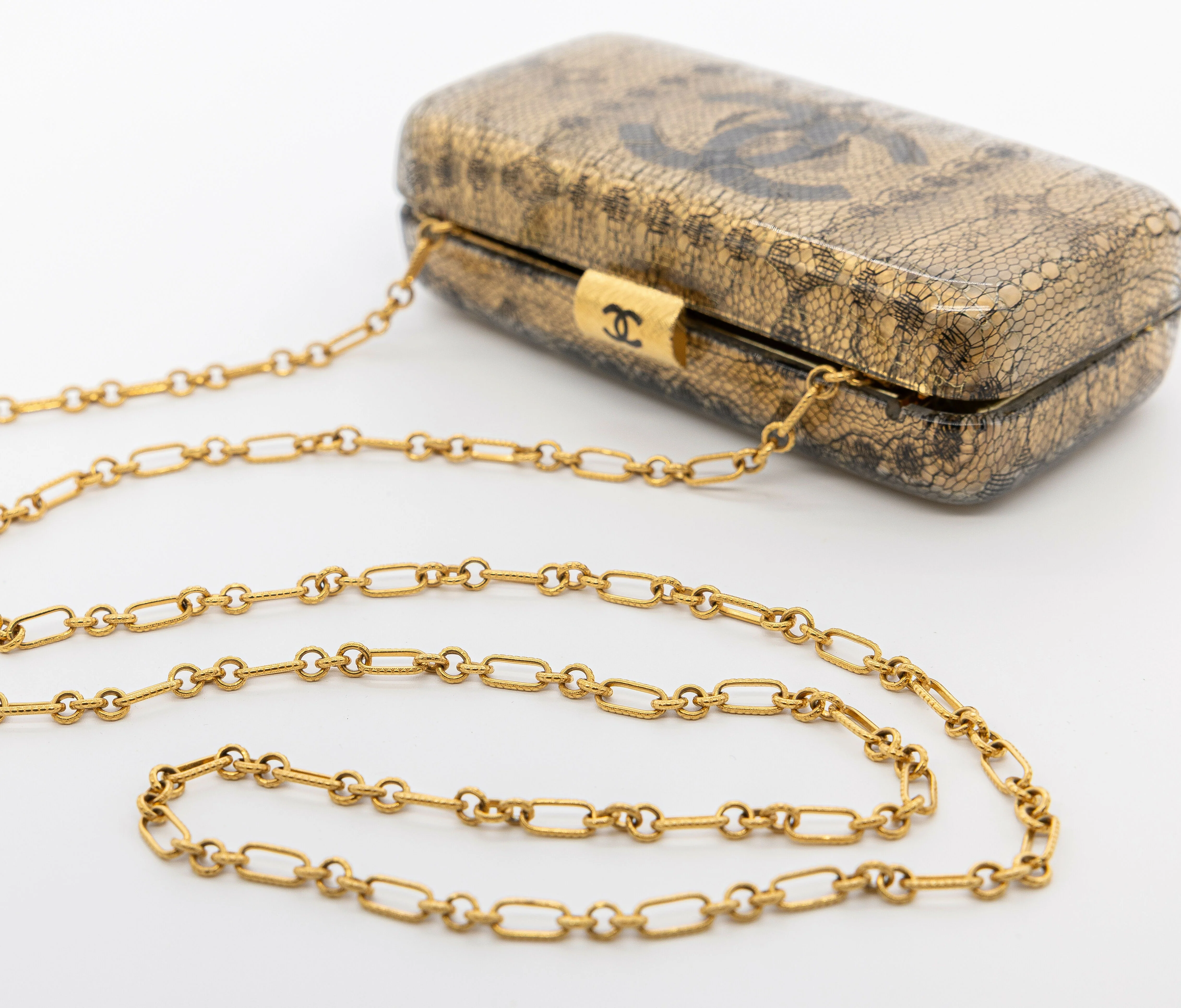 Chanel Vintage 2004-2005 Lace Gold Minaudière - Image 2