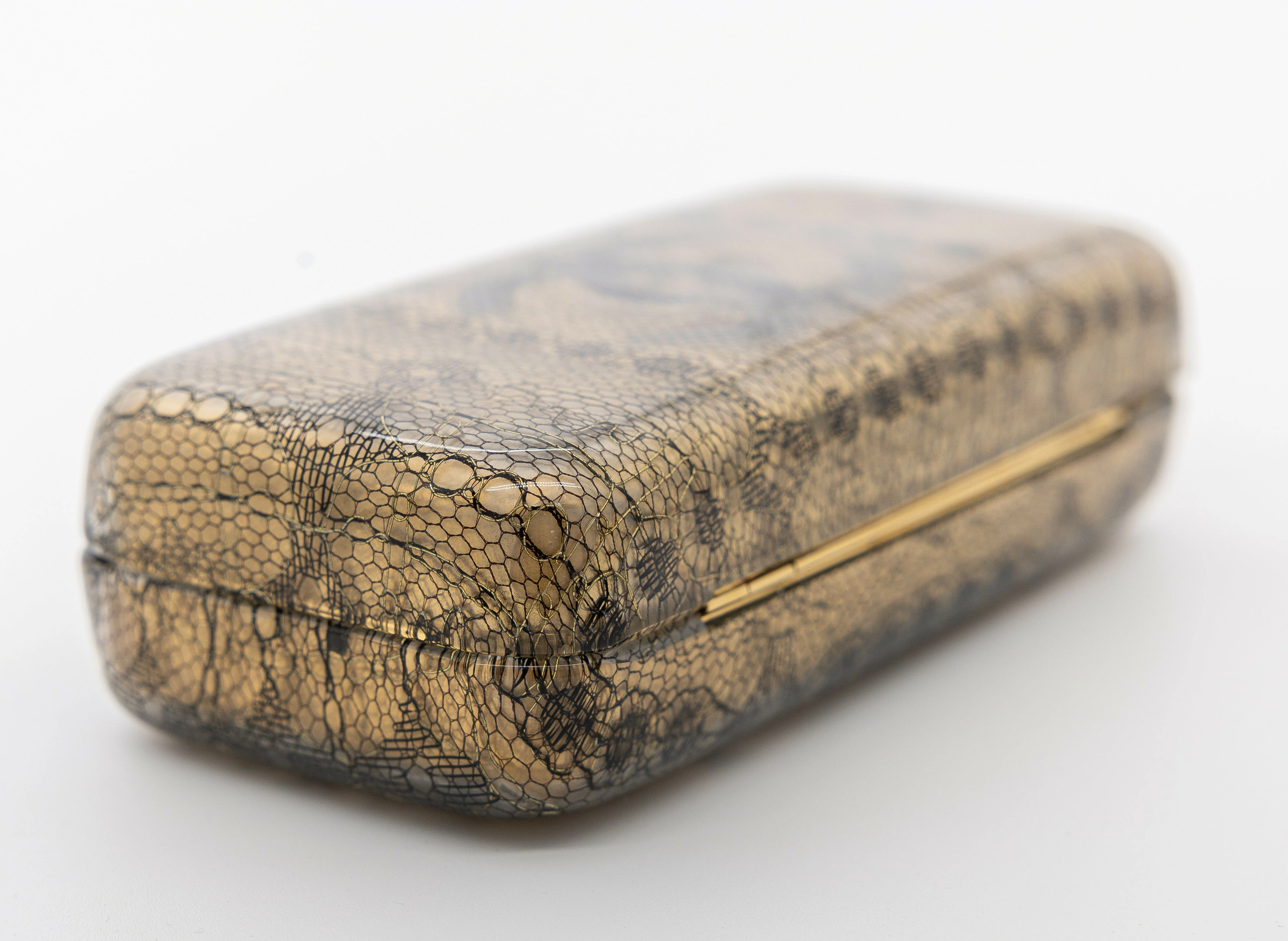 Chanel Vintage 2004-2005 Lace Gold Minaudière - Image 5