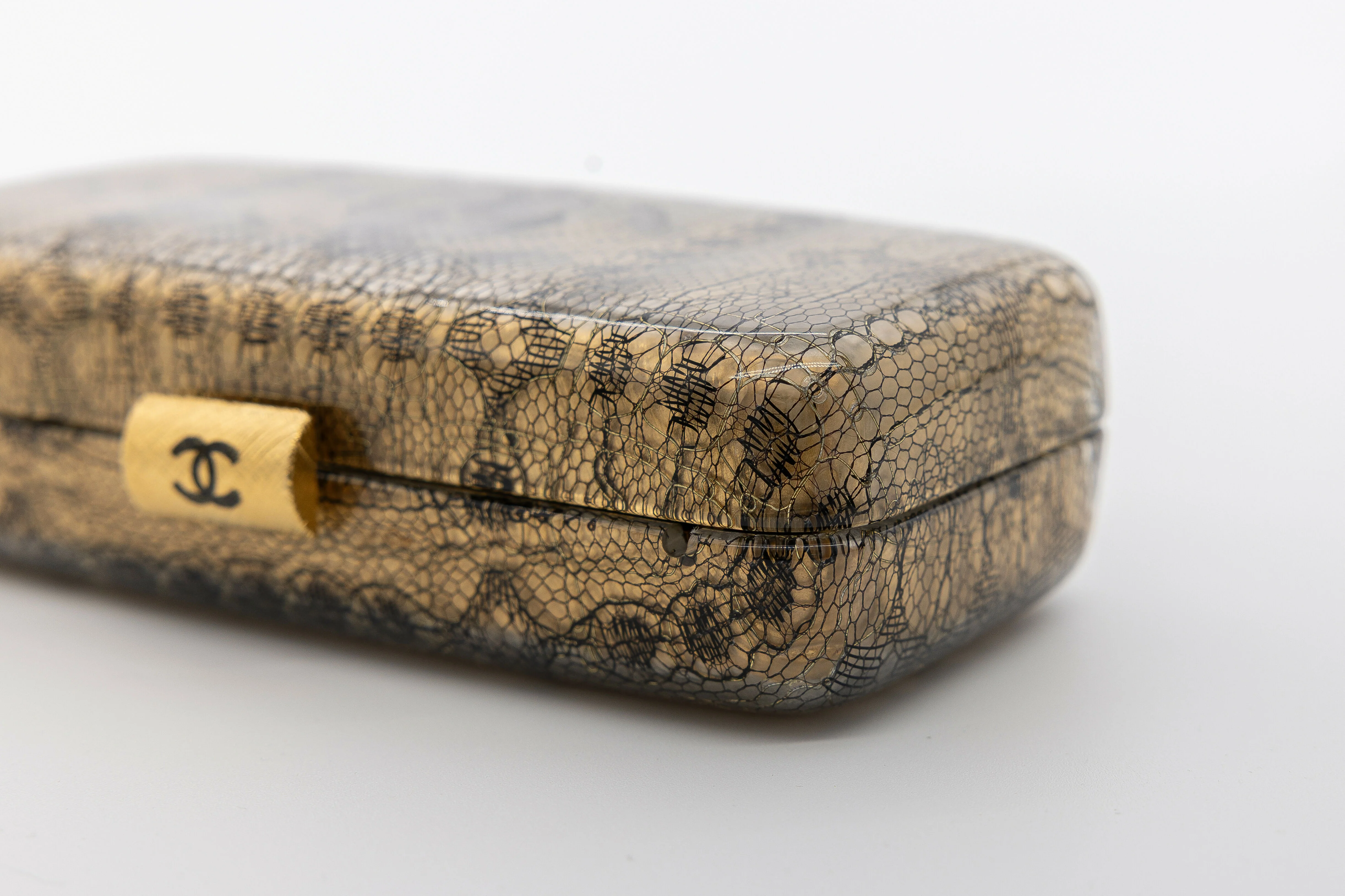 Chanel Vintage 2004-2005 Lace Gold Minaudière - Image 6