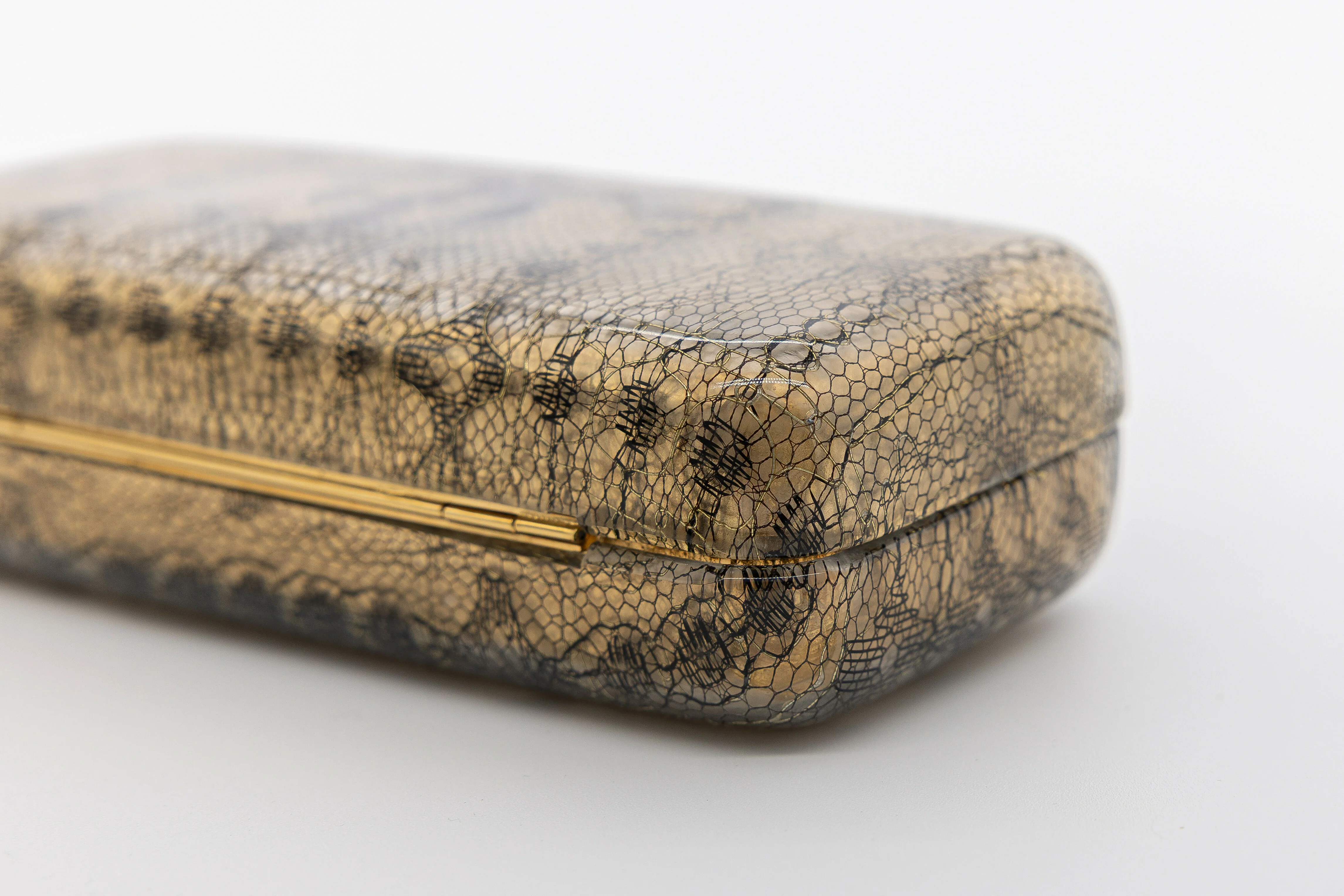 Chanel Vintage 2004-2005 Lace Gold Minaudière - Image 9