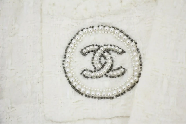 Chanel Vintage 2004 Cruise Ensemble Collarless Jacket - Image 3