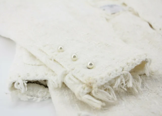Chanel Vintage 2004 Cruise Ensemble Collarless Jacket - Image 4