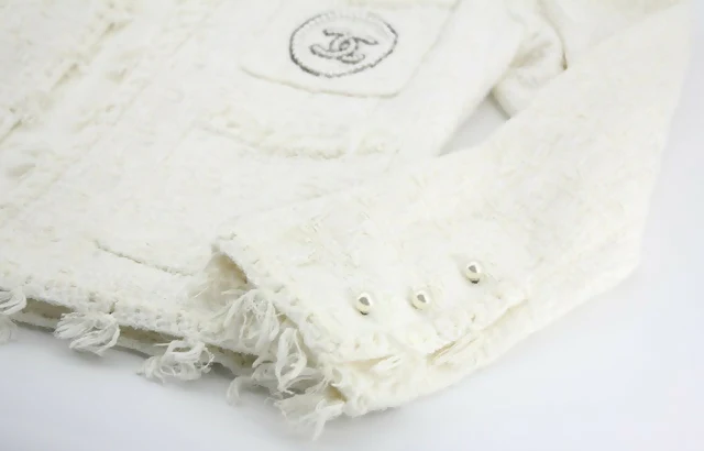 Chanel Vintage 2004 Cruise Ensemble Collarless Jacket - Image 8