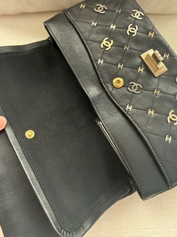 Chanel Vintage 2007 Punk Charms 2.55 Medium Reissue Flap Bag - Image 3