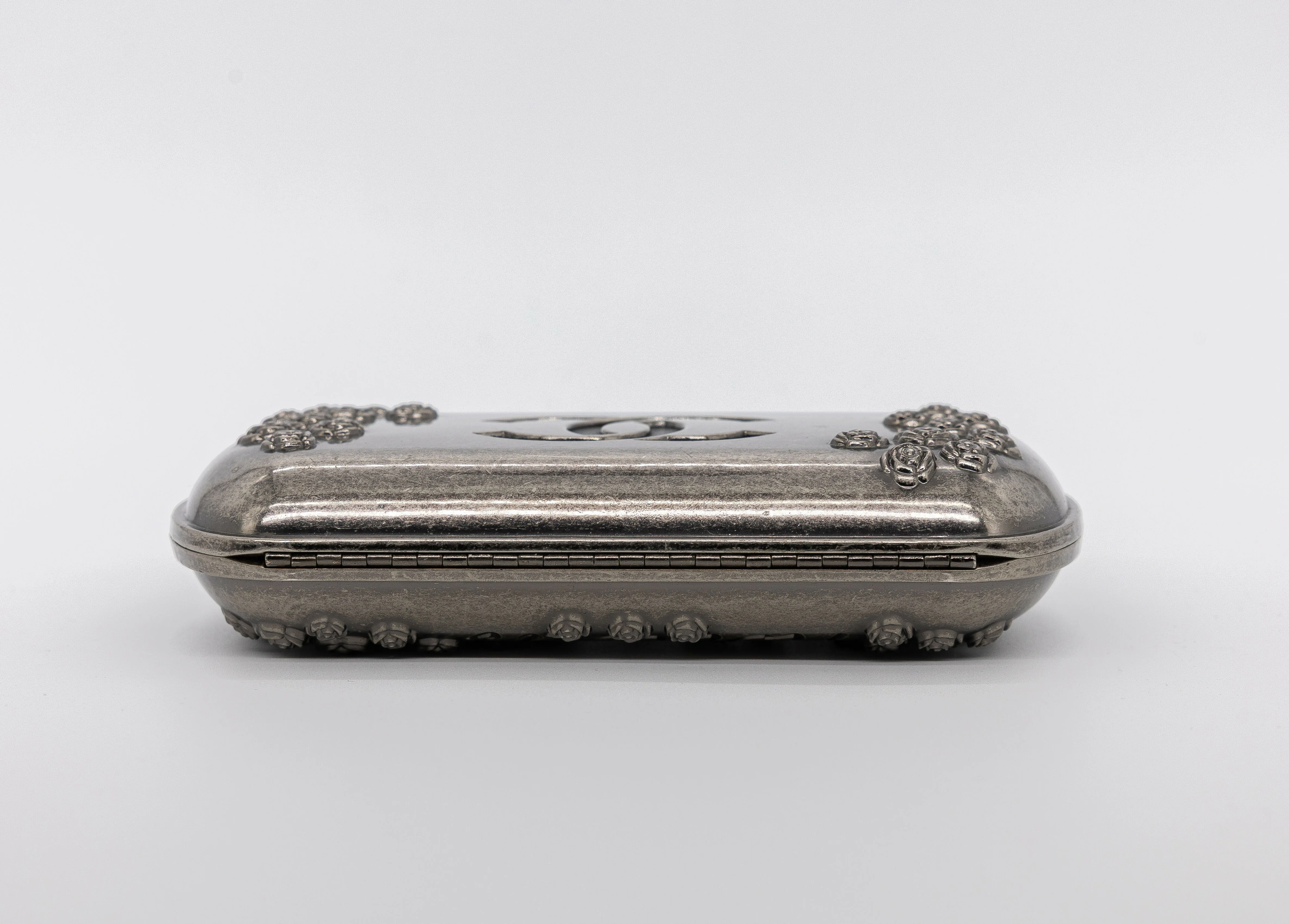 Chanel Vintage 2015 Spring/Summer Make Fashion Not War Minaudière - Image 10